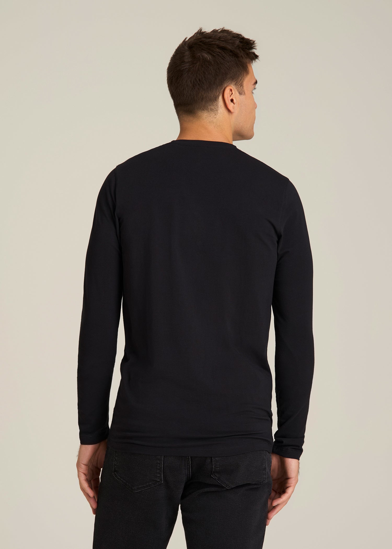 The Essential MODERN-FIT Crewneck Long Sleeve Tall Men's Tee in Black