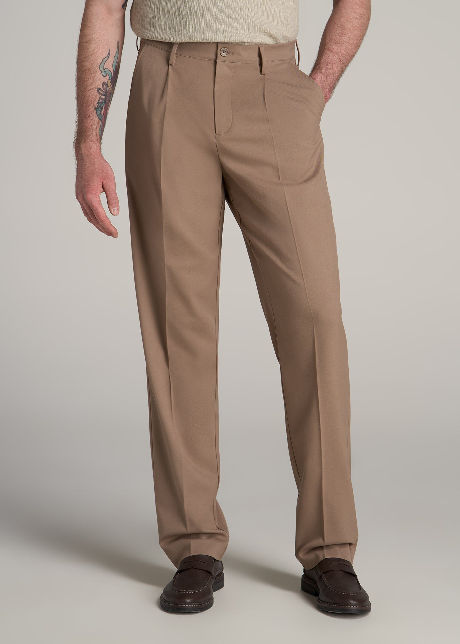 http://americantall.com/cdn/shop/files/American-Tall-Men-Relaxed-Tapered-Pleated-Trouser-Dark-Sand-front.jpg?v=1705682058
