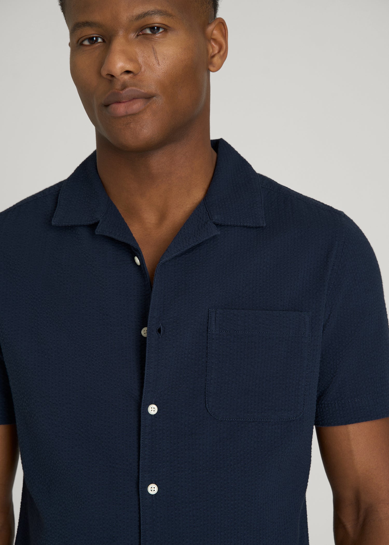 Seersucker Camp Collar Short Sleeve Shirt for Tall Men in Navy Blue