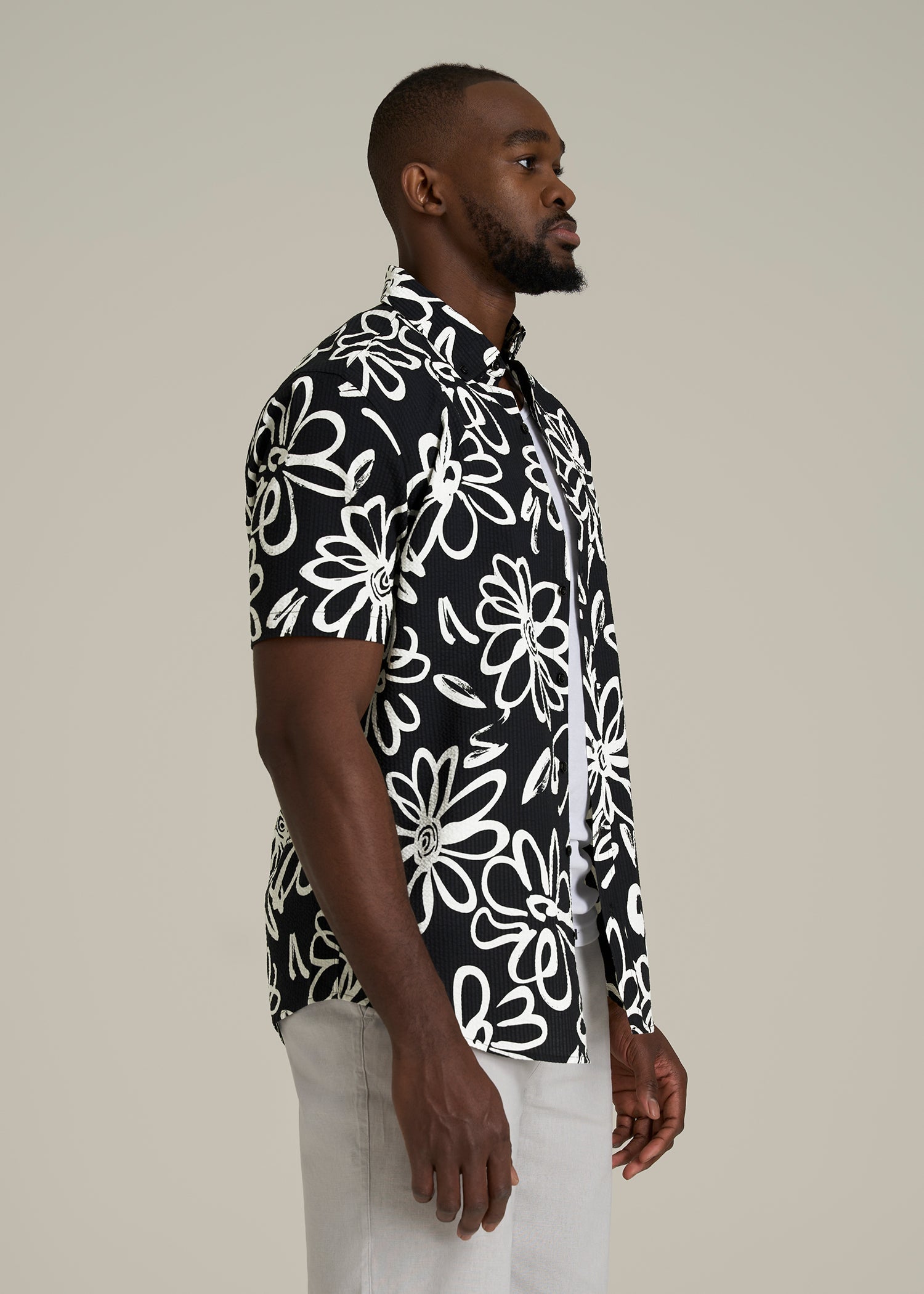 Seersucker Short Sleeve Shirt for Tall Men in Black and White Floral