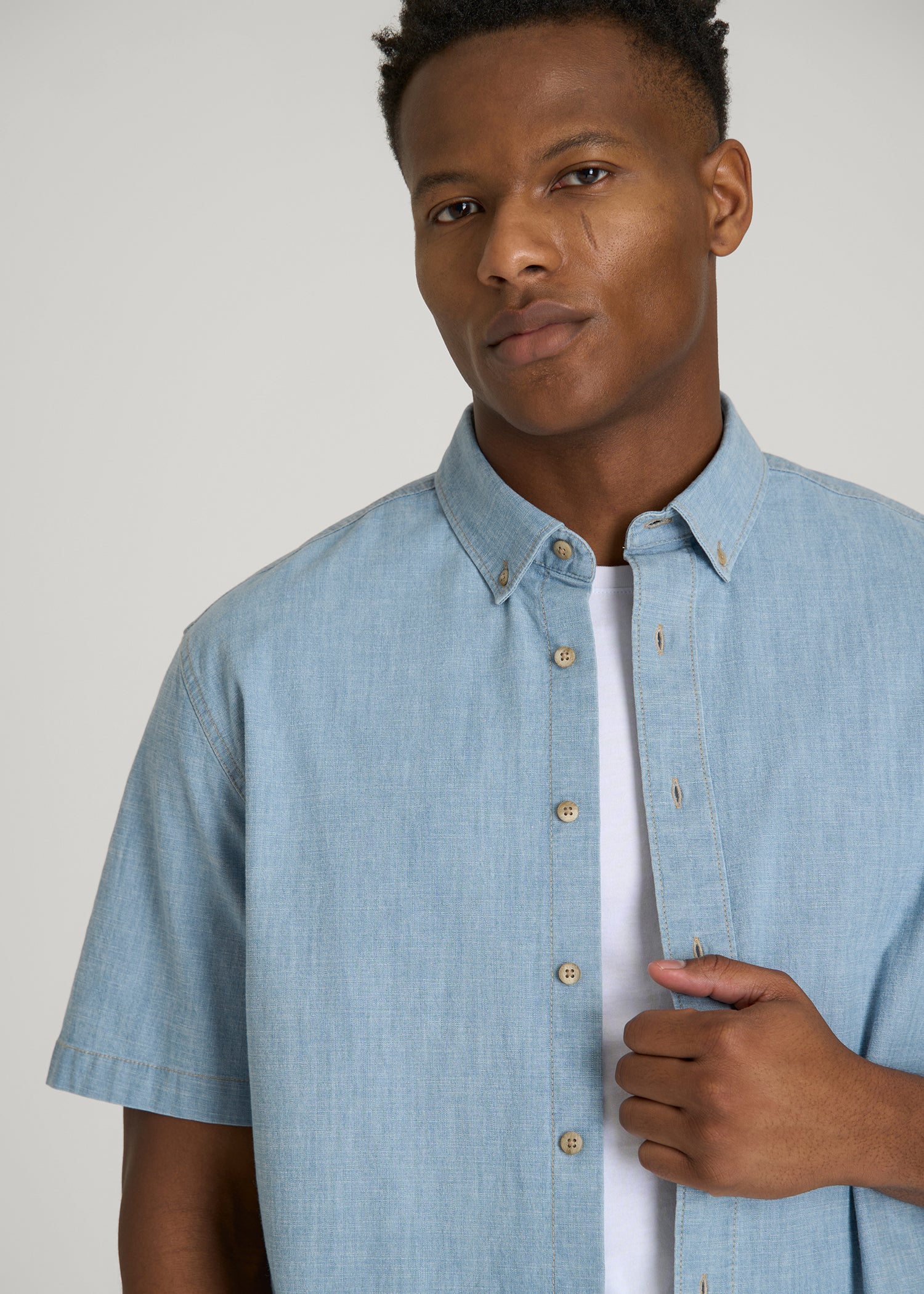 Short Sleeve Chambray Shirt for Tall Men in Light Blue Chambray