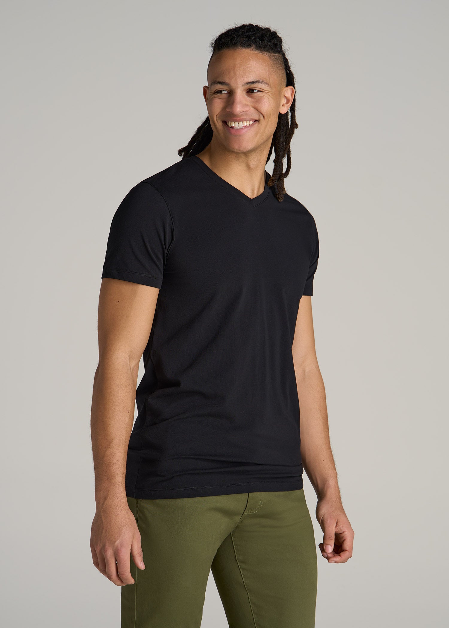 The Essential MODERN-FIT V-Neck Tee for Tall Men in Black