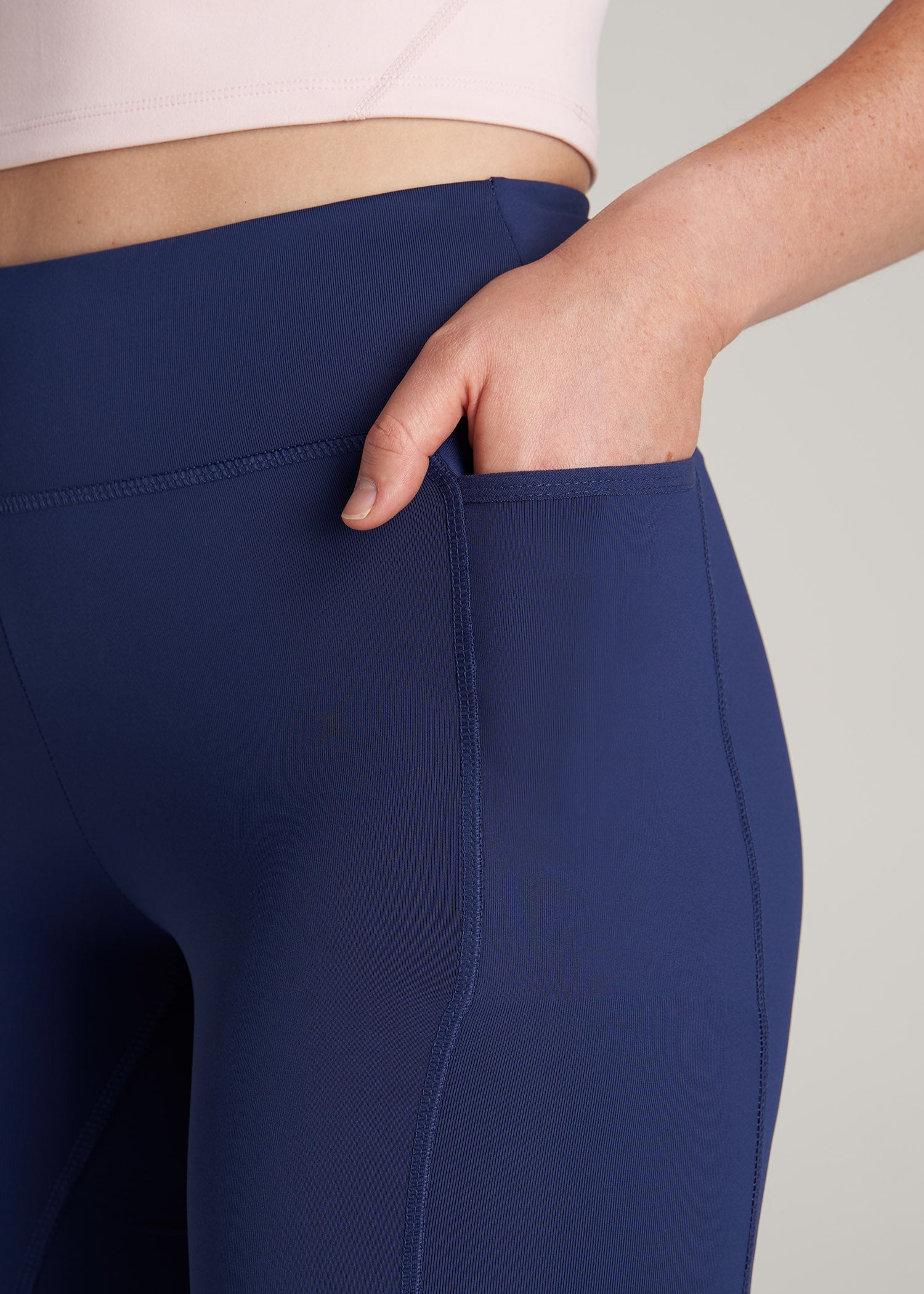 American-Tall-Women-Bella-Outer-Pocket-Leggings-Midnight-detail