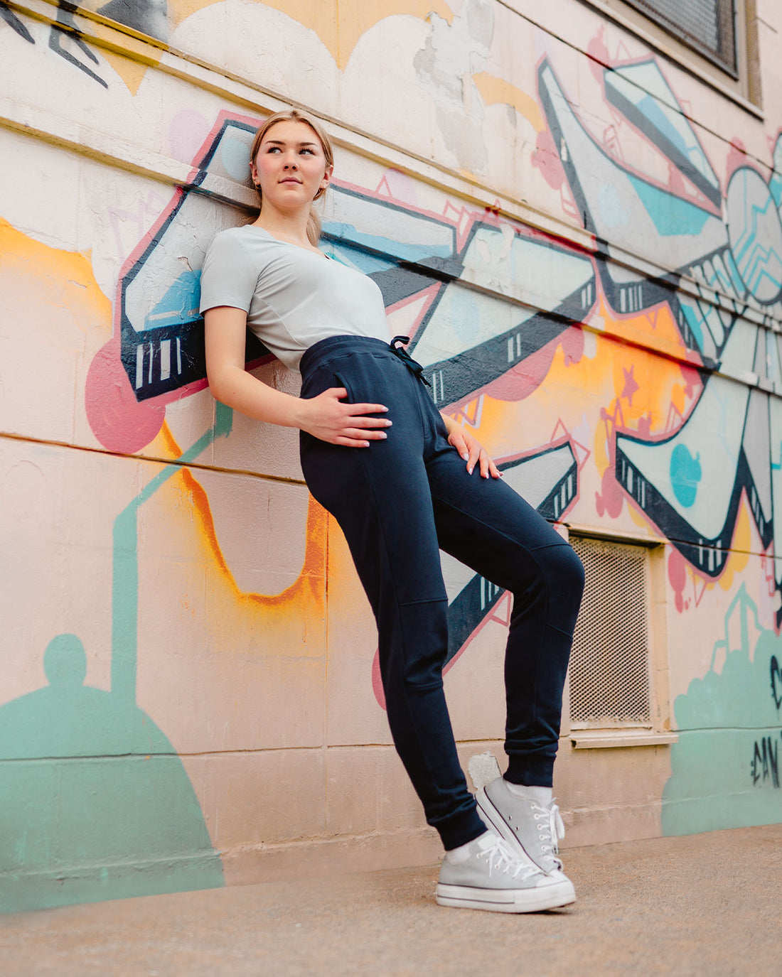 Tall Women's Sweatpants and Joggers – Where to Look + Tips!