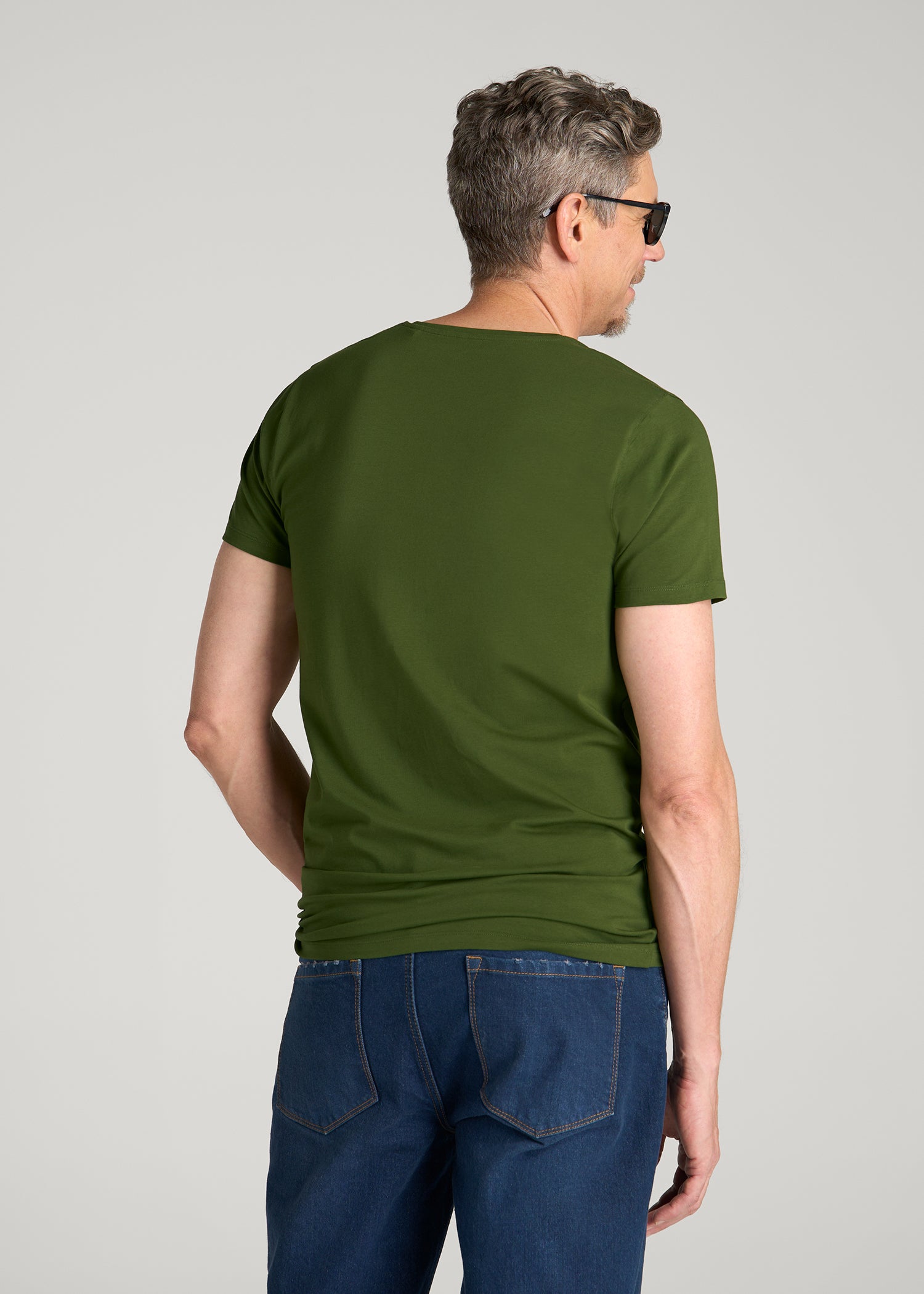The Essential Modern Fit V-Neck Tee for Tall Men in Bay Leaf
