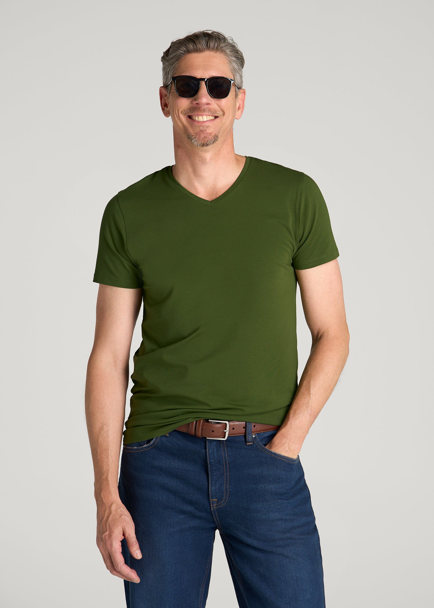 The Essential Modern Fit V-Neck Tee for Tall Men in Bay Leaf
