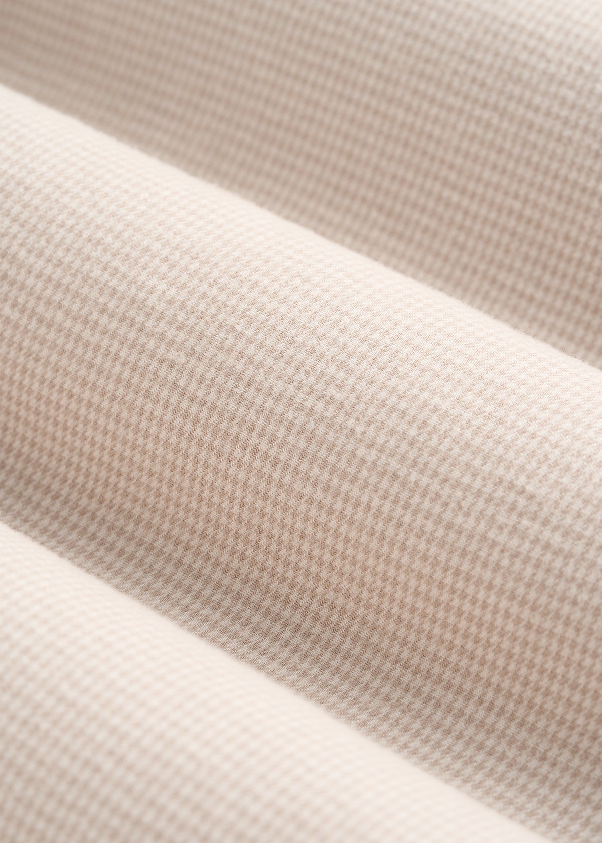 Everyday Lightweight Flannel Shirt for Tall Men in White Sand Houndstooth