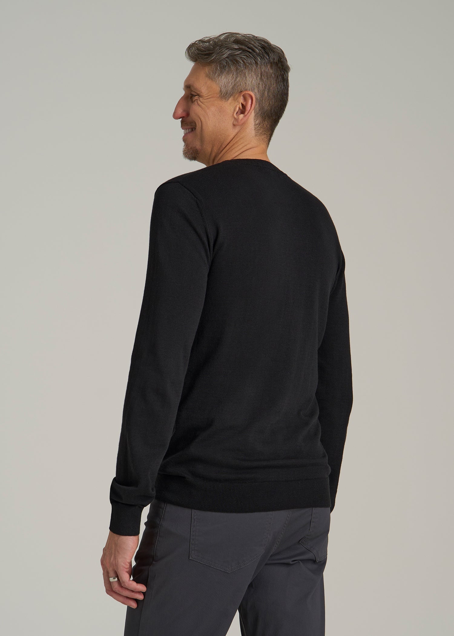 Everyday V-Neck Sweater for Tall Men in Black