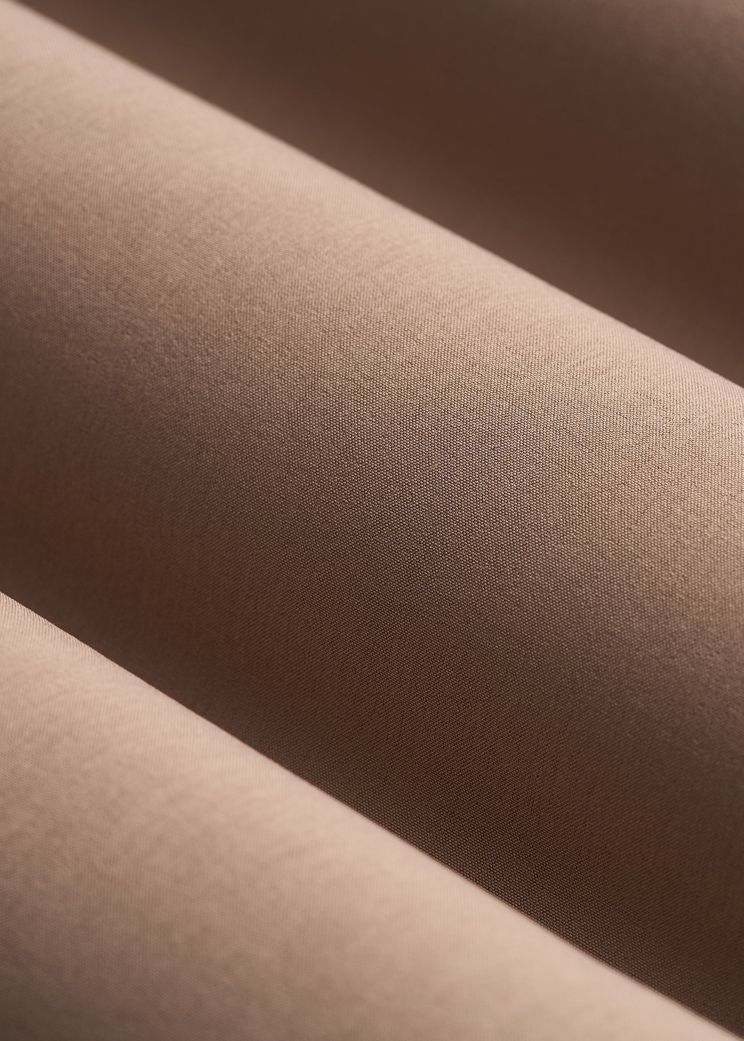 Featherweight Packable Anorak for Tall Men in Dark Sand