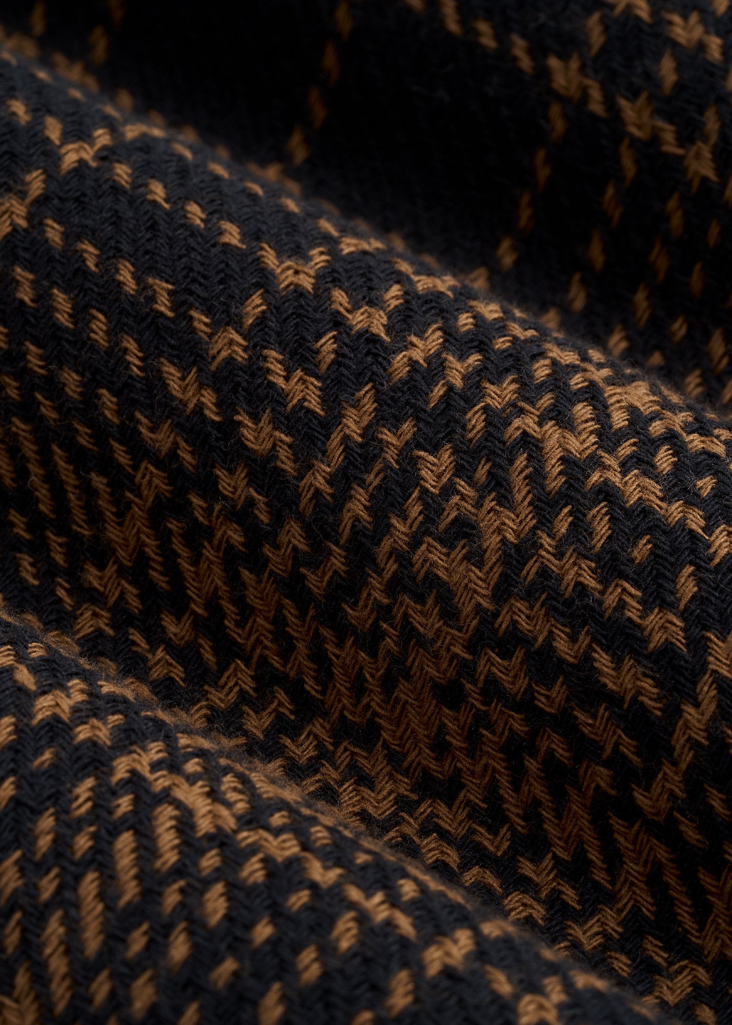 Lightweight Woven Overshirt for Tall Men in Black and Caramel Plaid