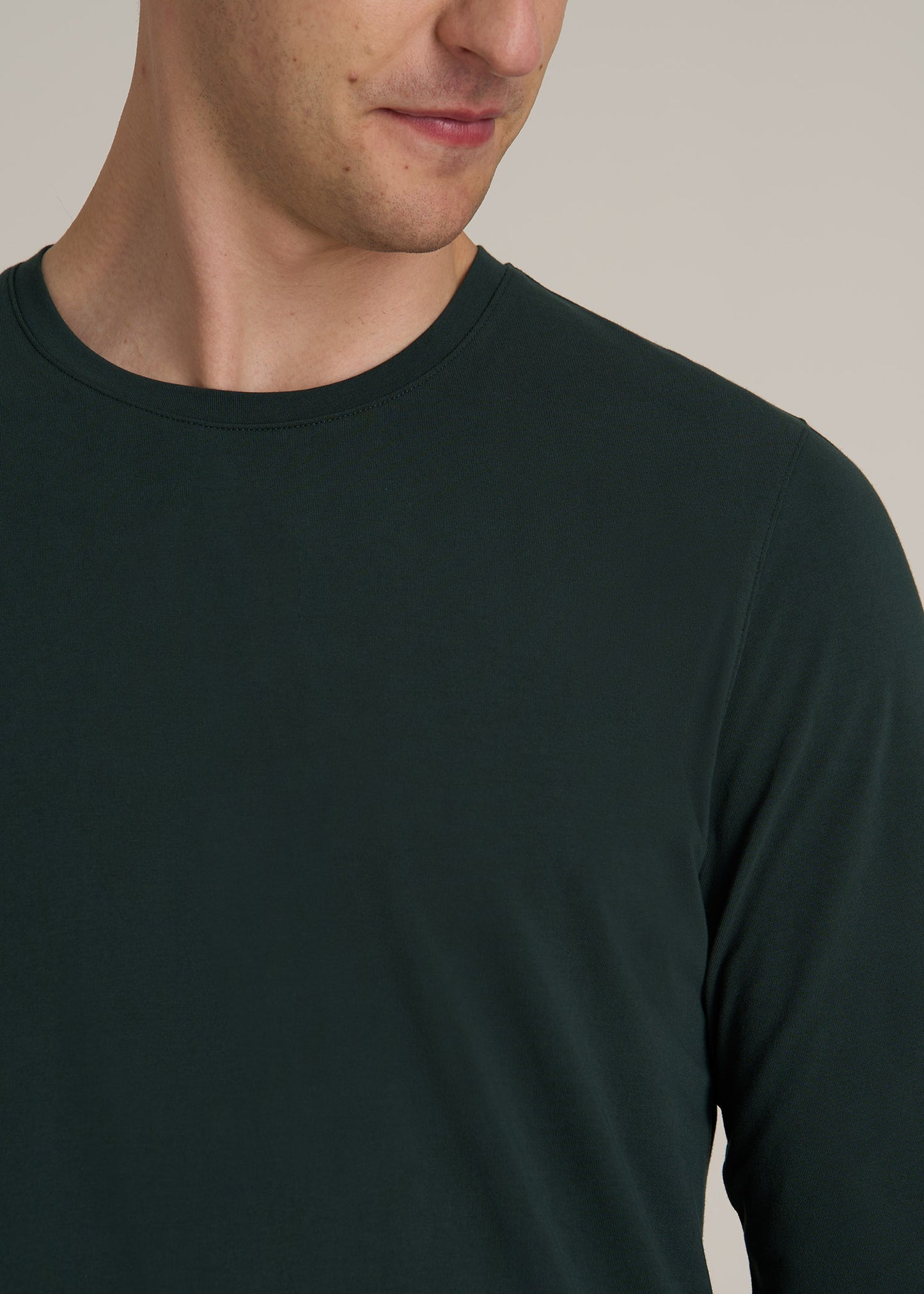 The Essential MODERN-FIT Crewneck Long Sleeve Tall Men's Tee in Pine Grove