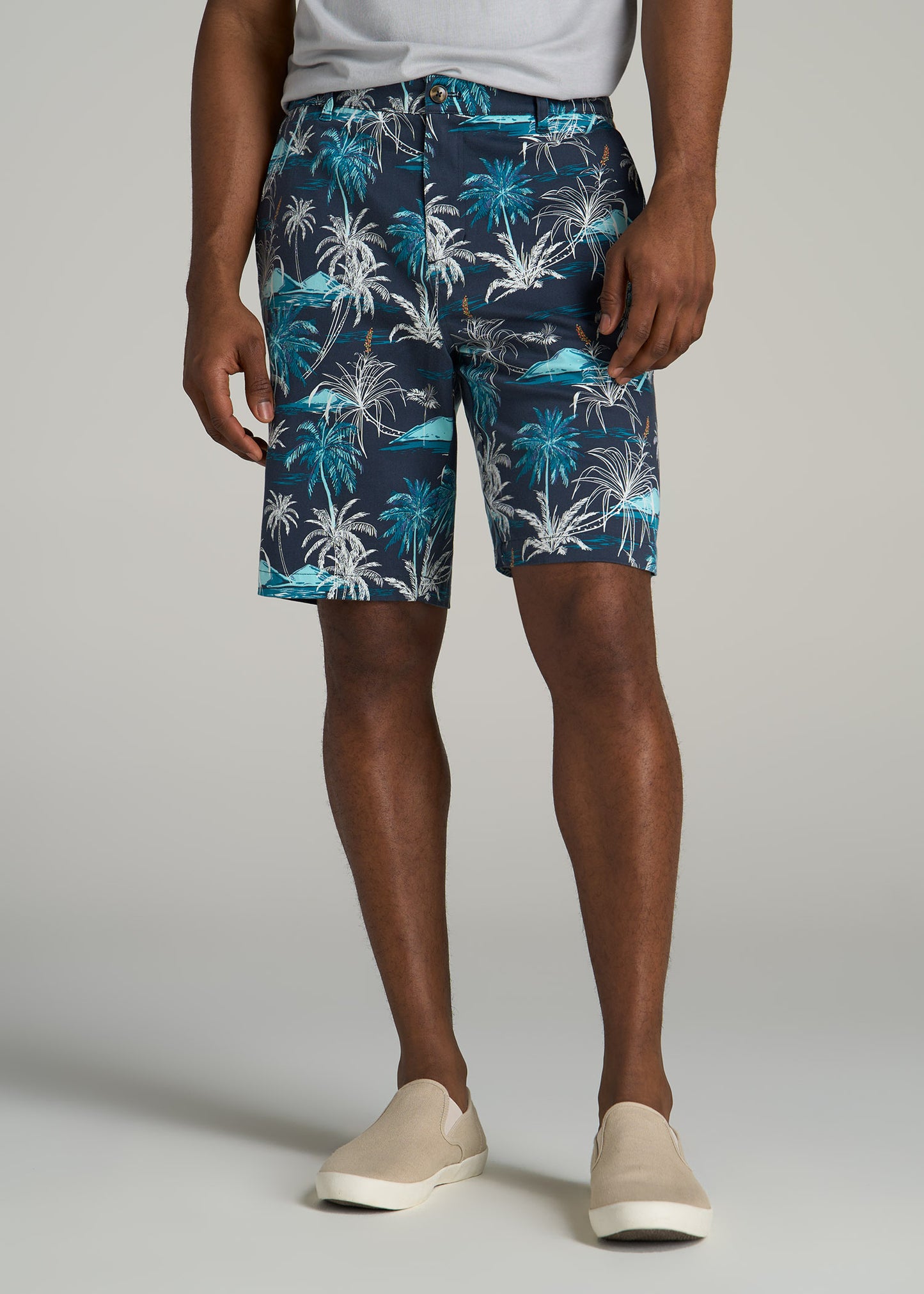 Printed Stretch Cotton Shorts for Tall Men in Blue and White Palms