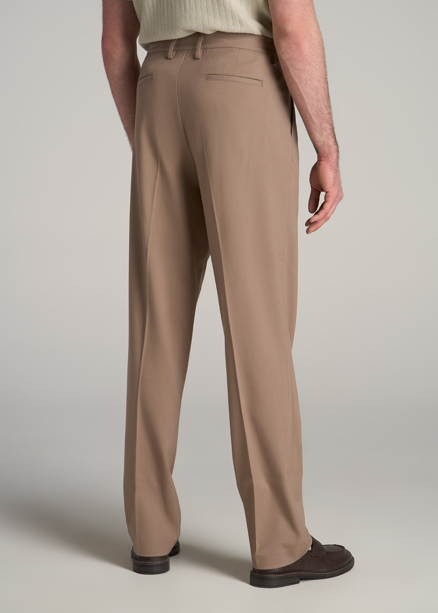 Tall Men's Relaxed Tapered Pleated Trouser