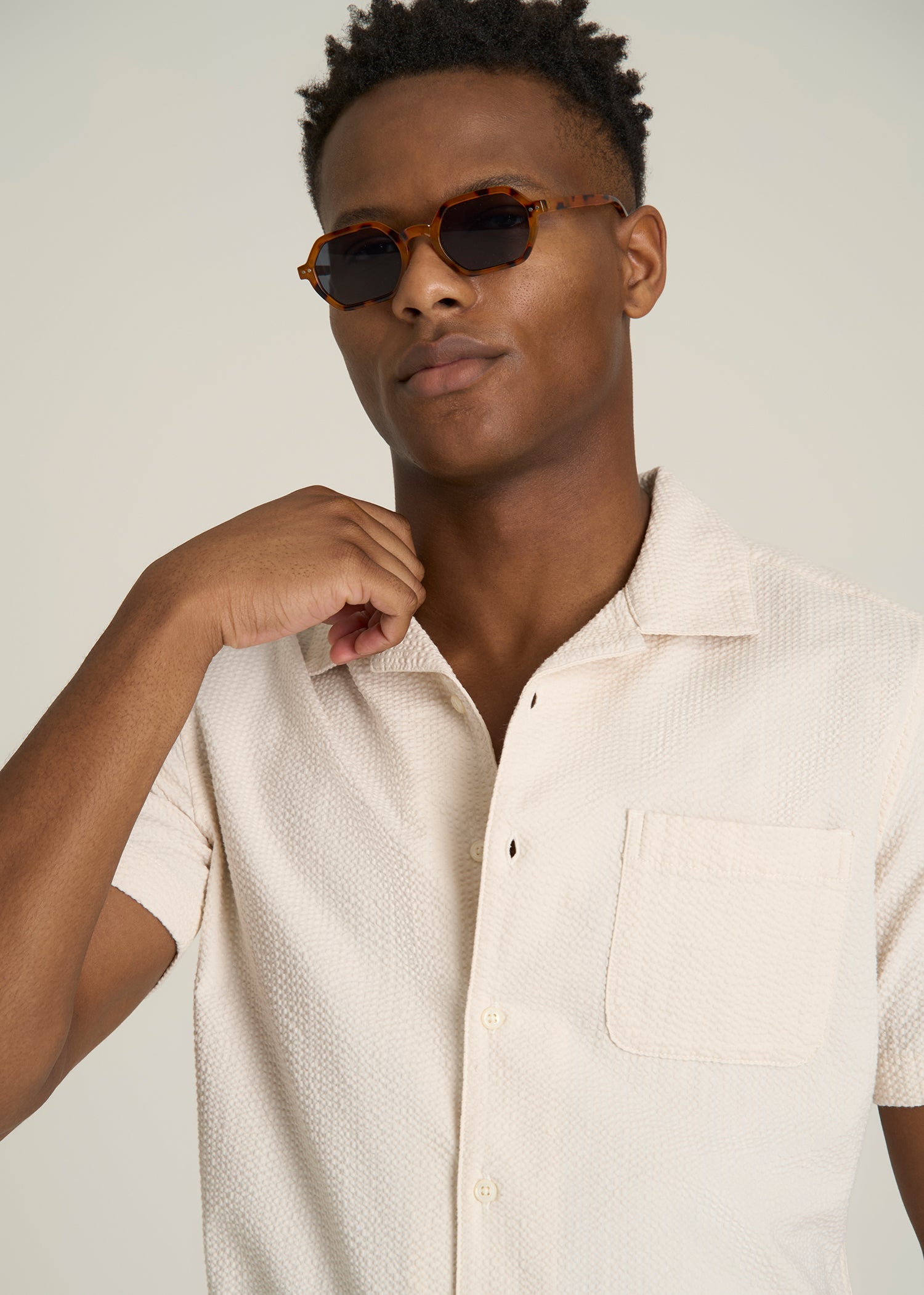 Seersucker Camp Collar Short Sleeve Shirt for Tall Men in White Sand