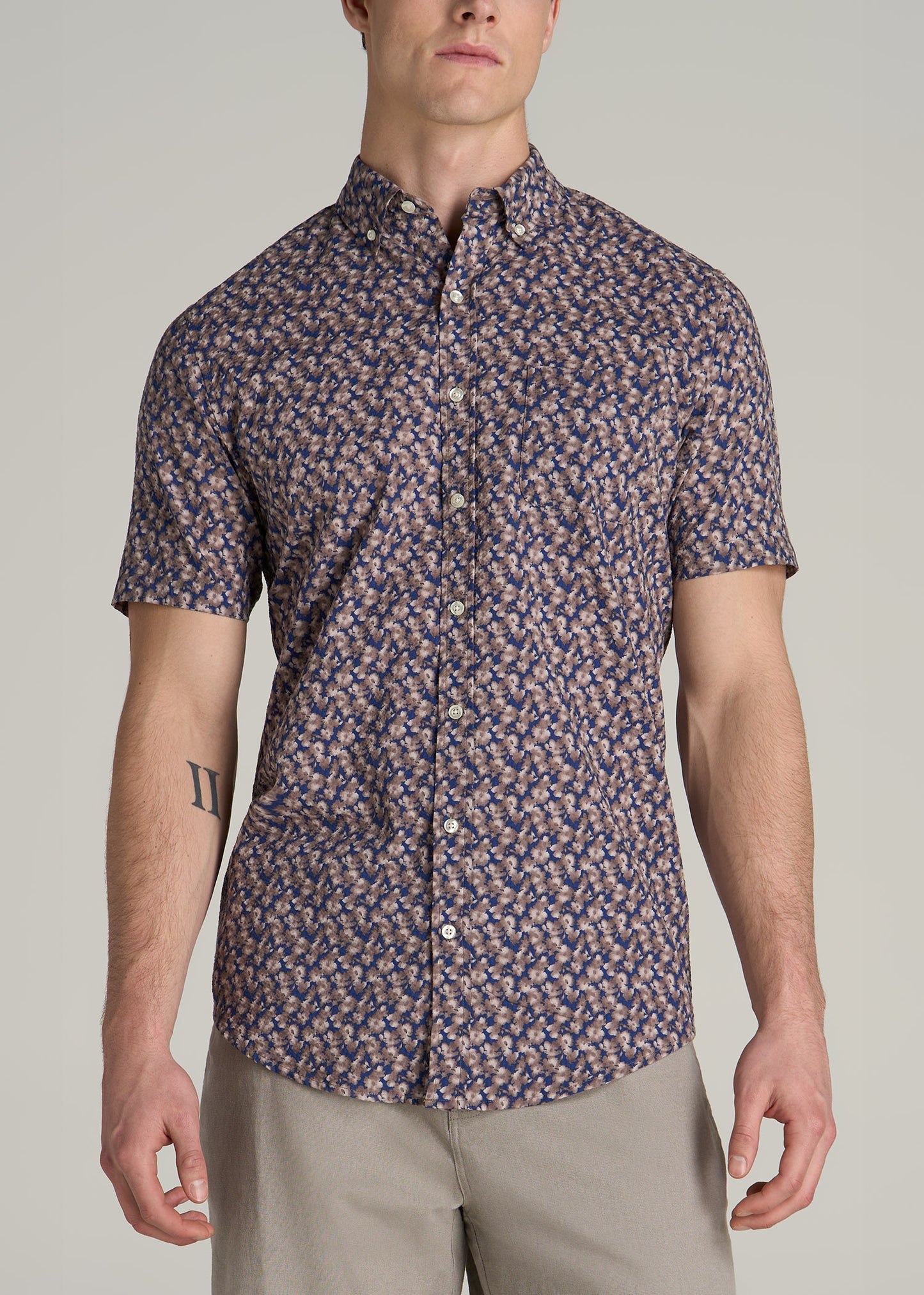 Seersucker Tall Men's Short Sleeve Shirt in Beige & Indigo Blossom Print