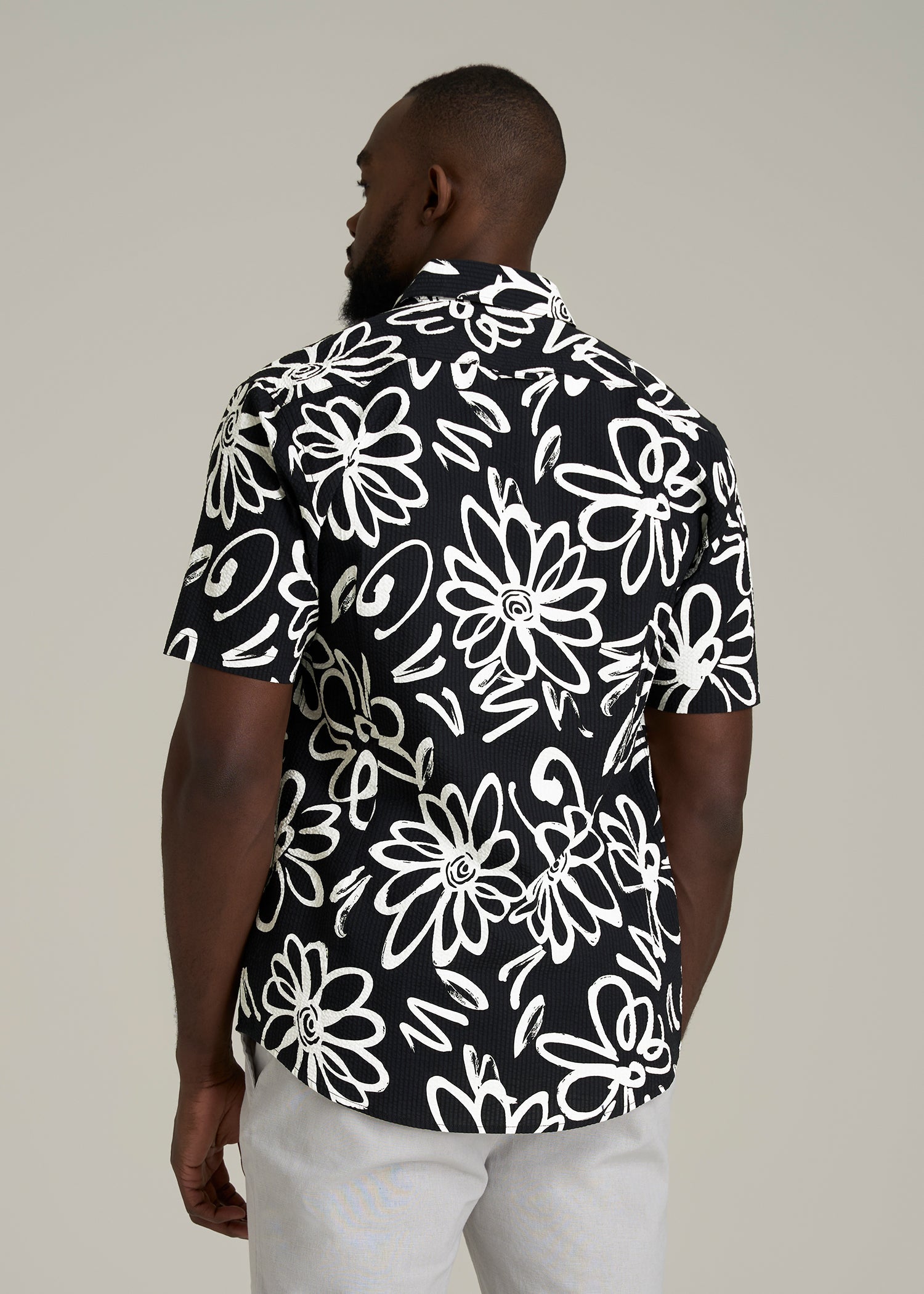 Seersucker Short Sleeve Shirt for Tall Men in Black and White Floral