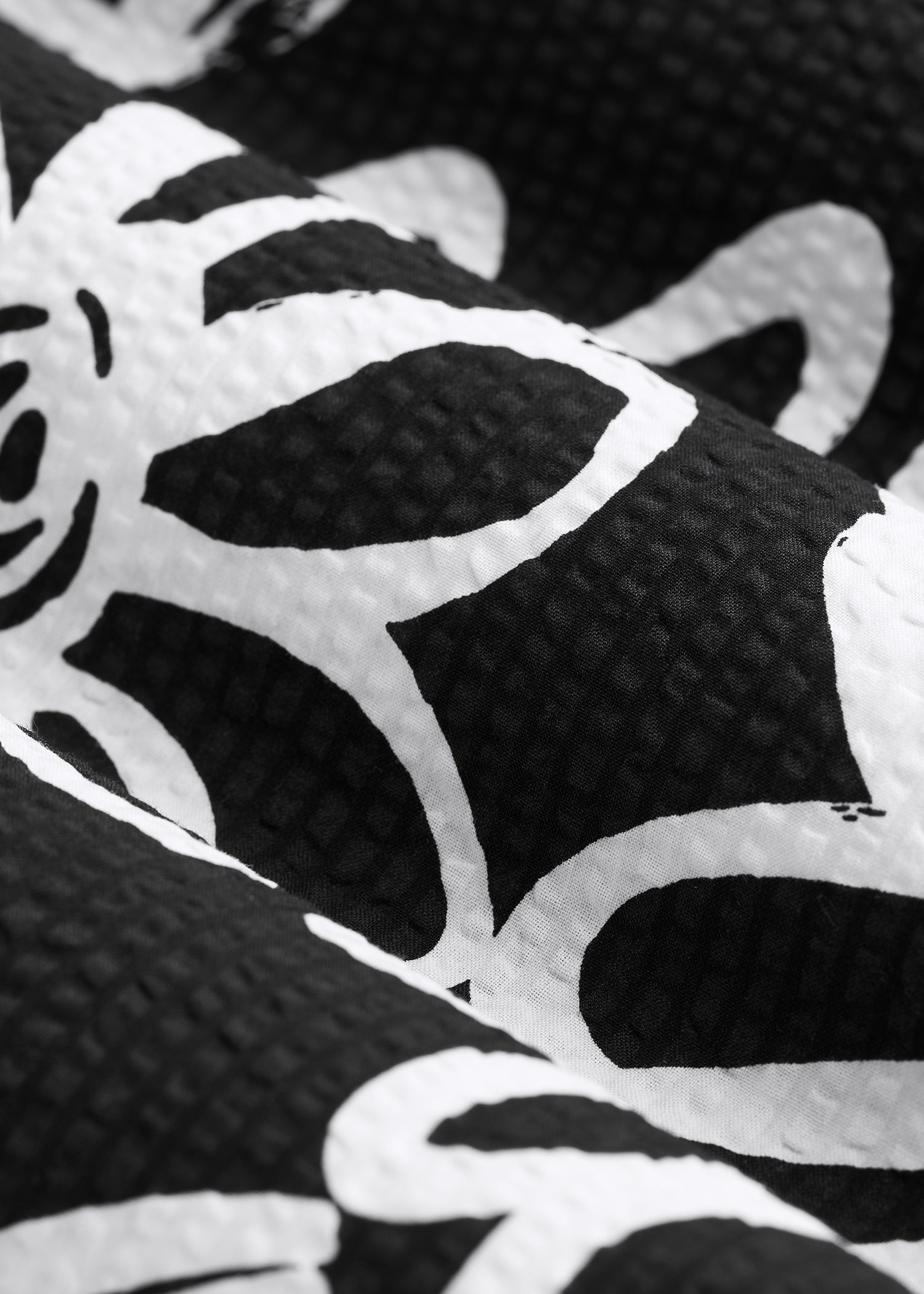 Seersucker Short Sleeve Shirt for Tall Men in Black and White Floral