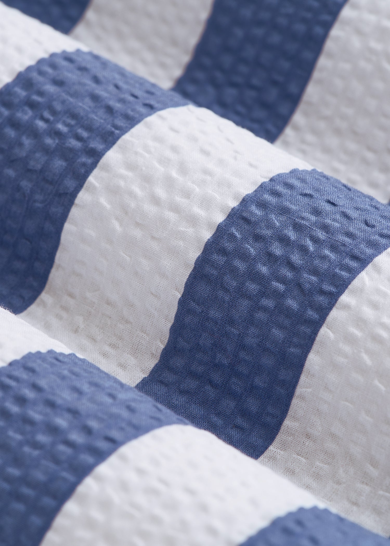 Seersucker Short Sleeve Shirt for Tall Men in Periwinkle Blue Stripe