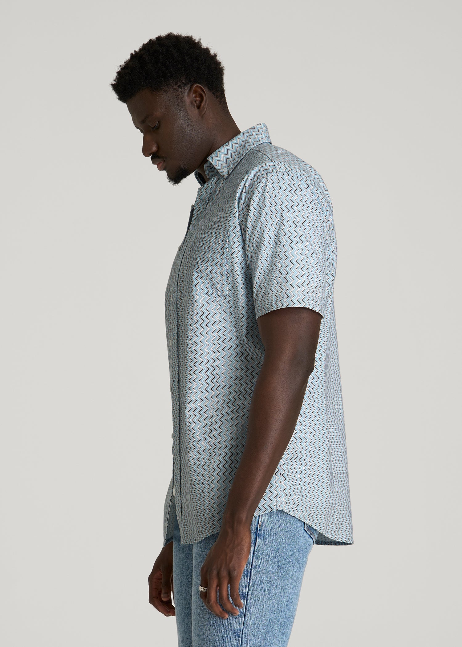 Short Sleeve Shirt for Tall Men in Ice Blue Abstract Stripe