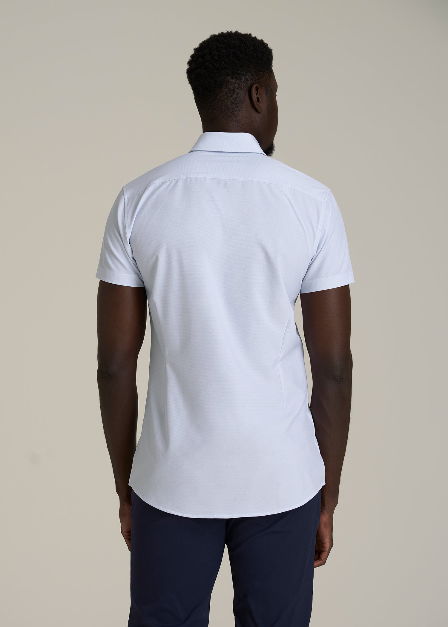 Short Sleeve Traveler Stretch Button Shirt for Tall Men in Light Grey Chevron