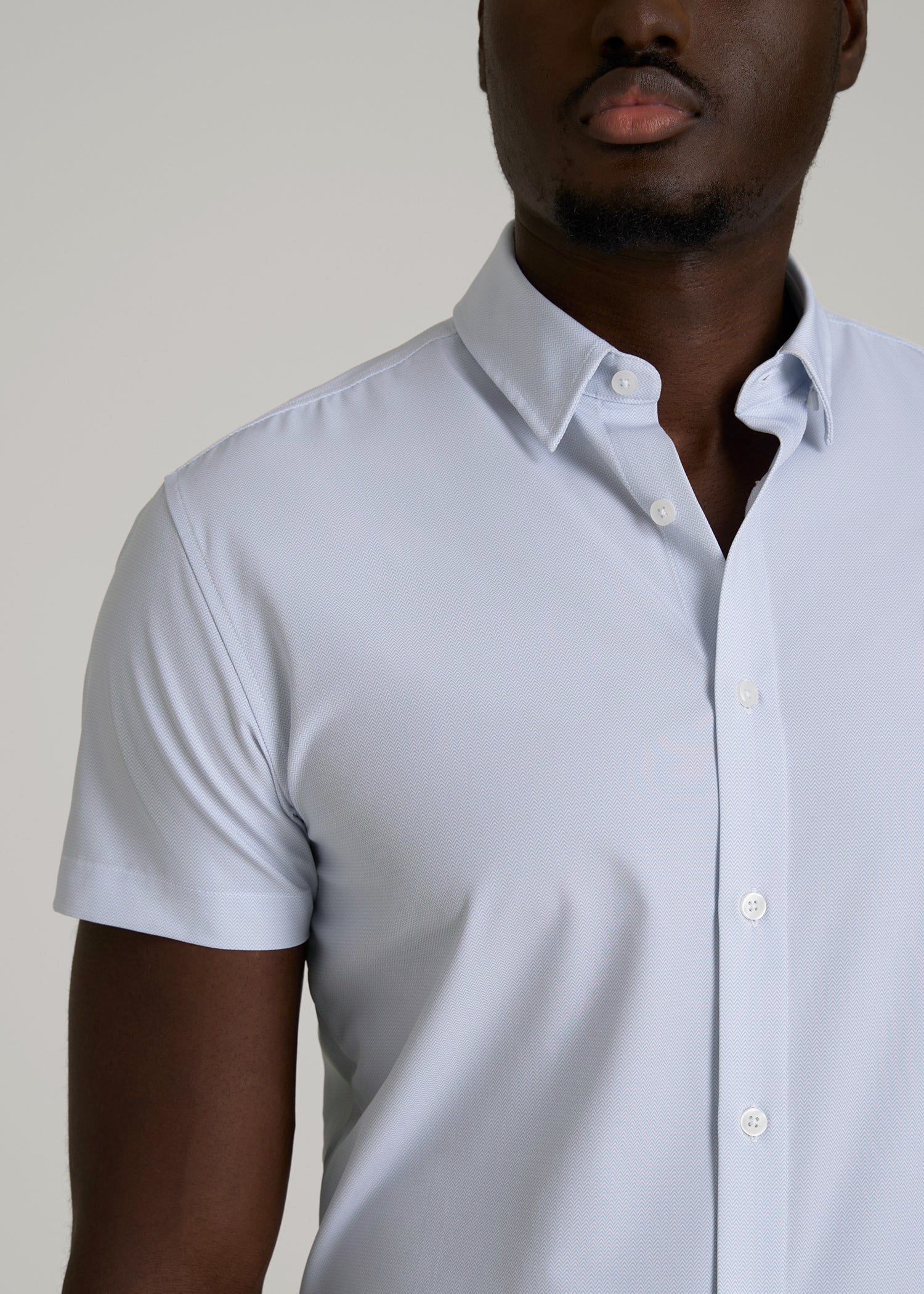 Short Sleeve Traveler Stretch Button Shirt for Tall Men in Light Grey Chevron