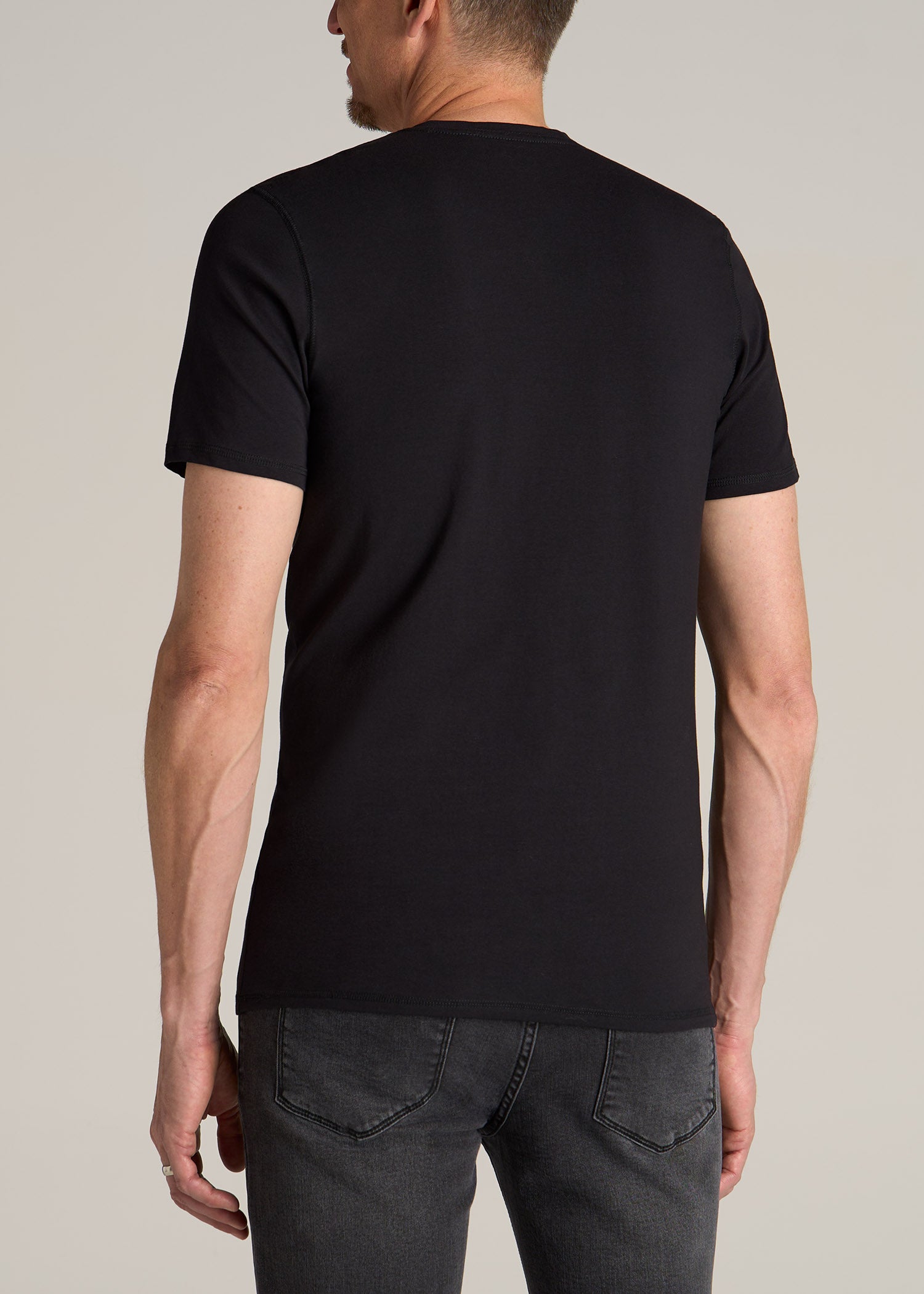 The Essential REGULAR-FIT V-Neck Men's Tall Tees in Black – American Tall