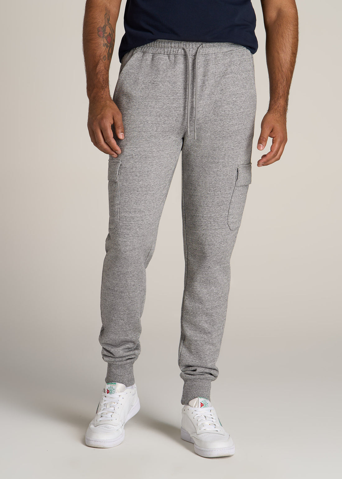 Grey Sweatpants Winter Outfits For Men (10 ideas & outfits)