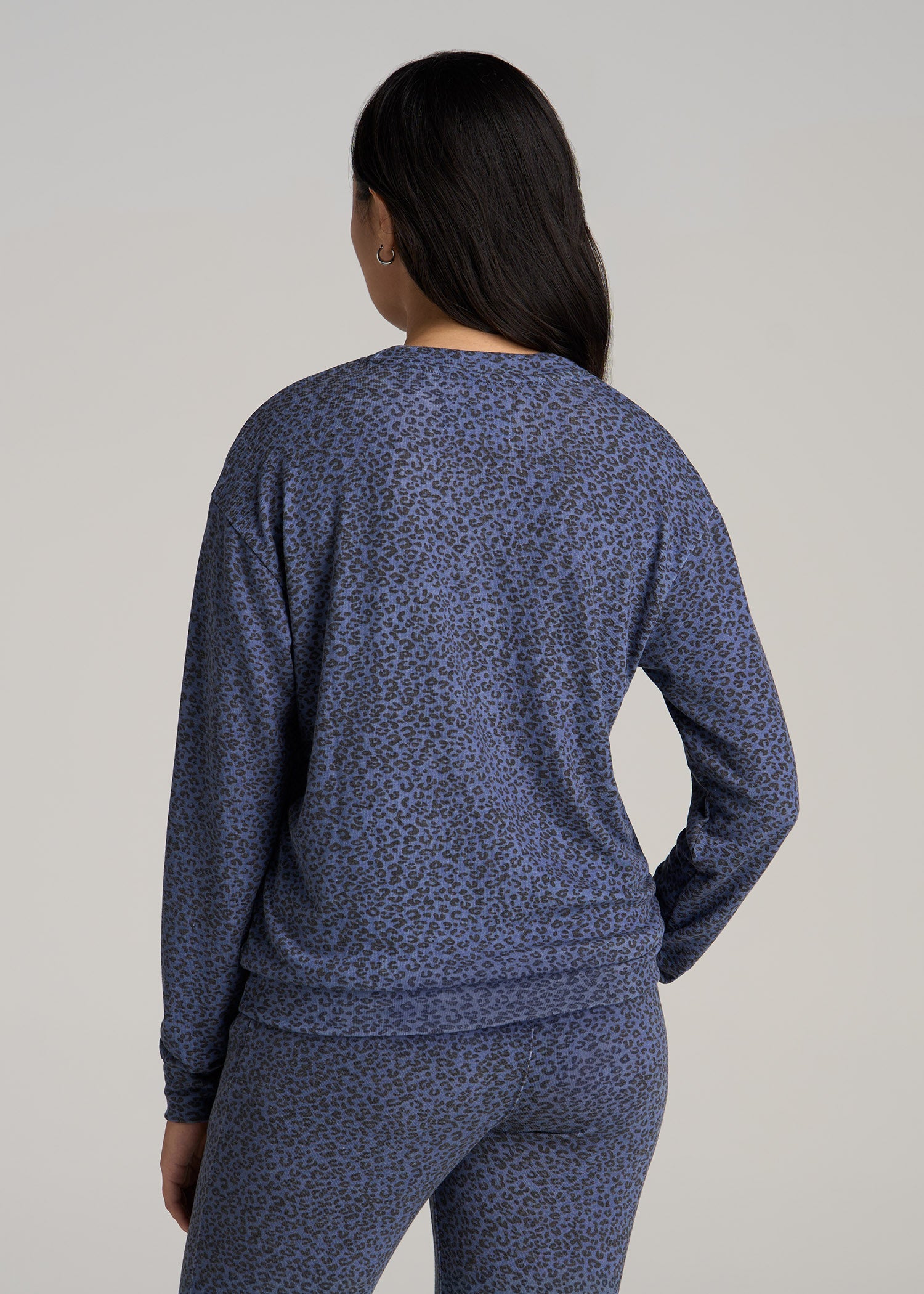 Cozy Lounge Crewneck for Tall Women in Navy Leopard