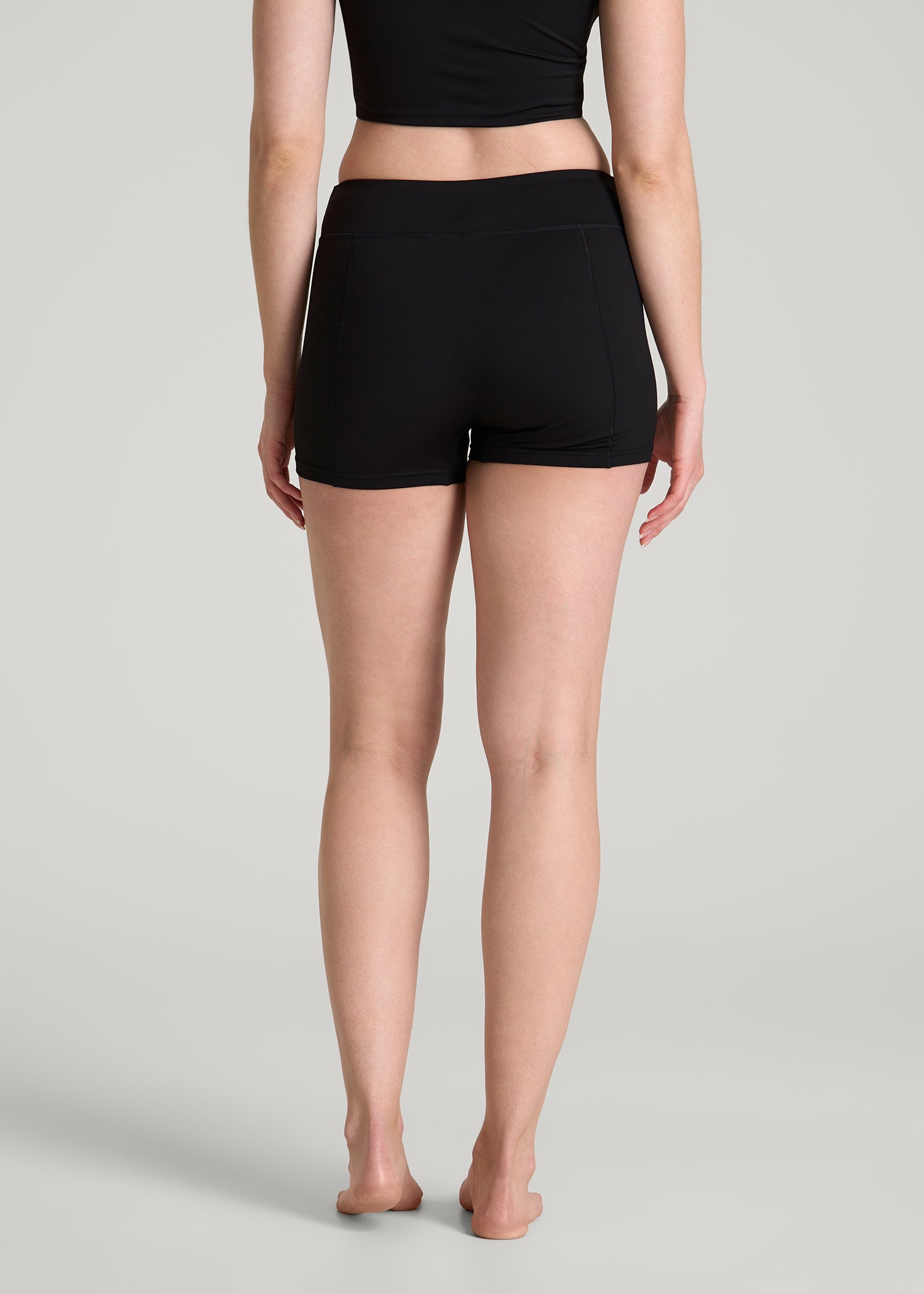 Fitted Hybrid Shorts for Tall Women in Deep Black