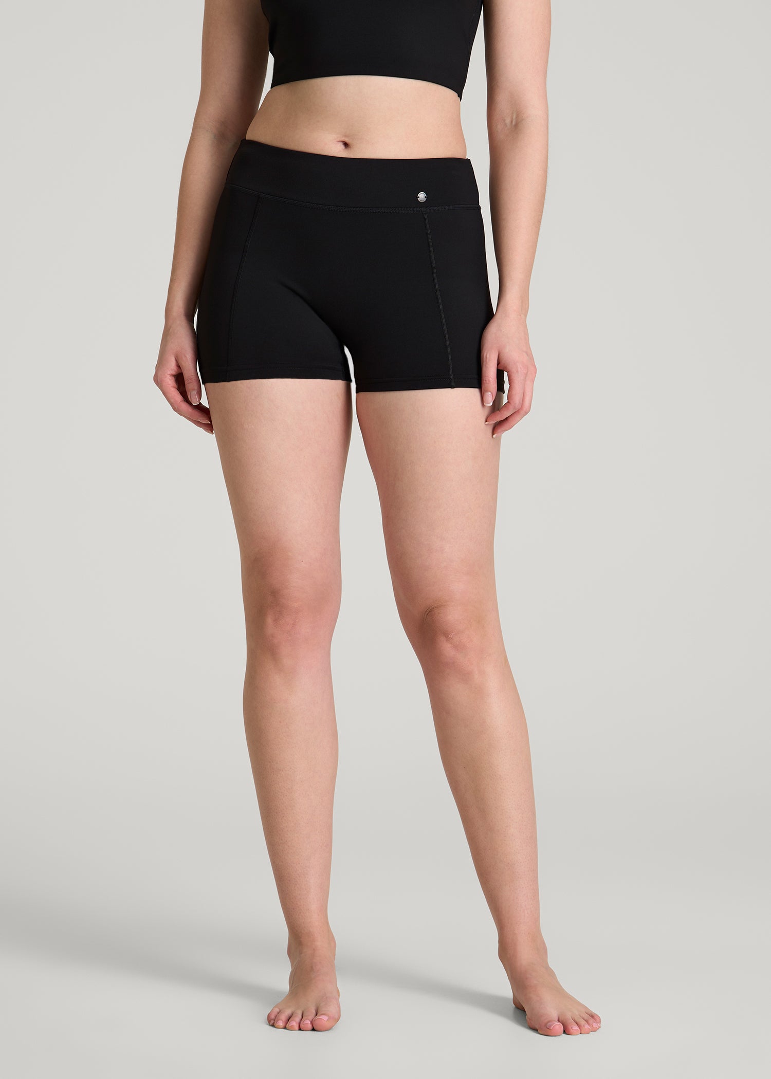 Fitted Hybrid Shorts for Tall Women in Deep Black