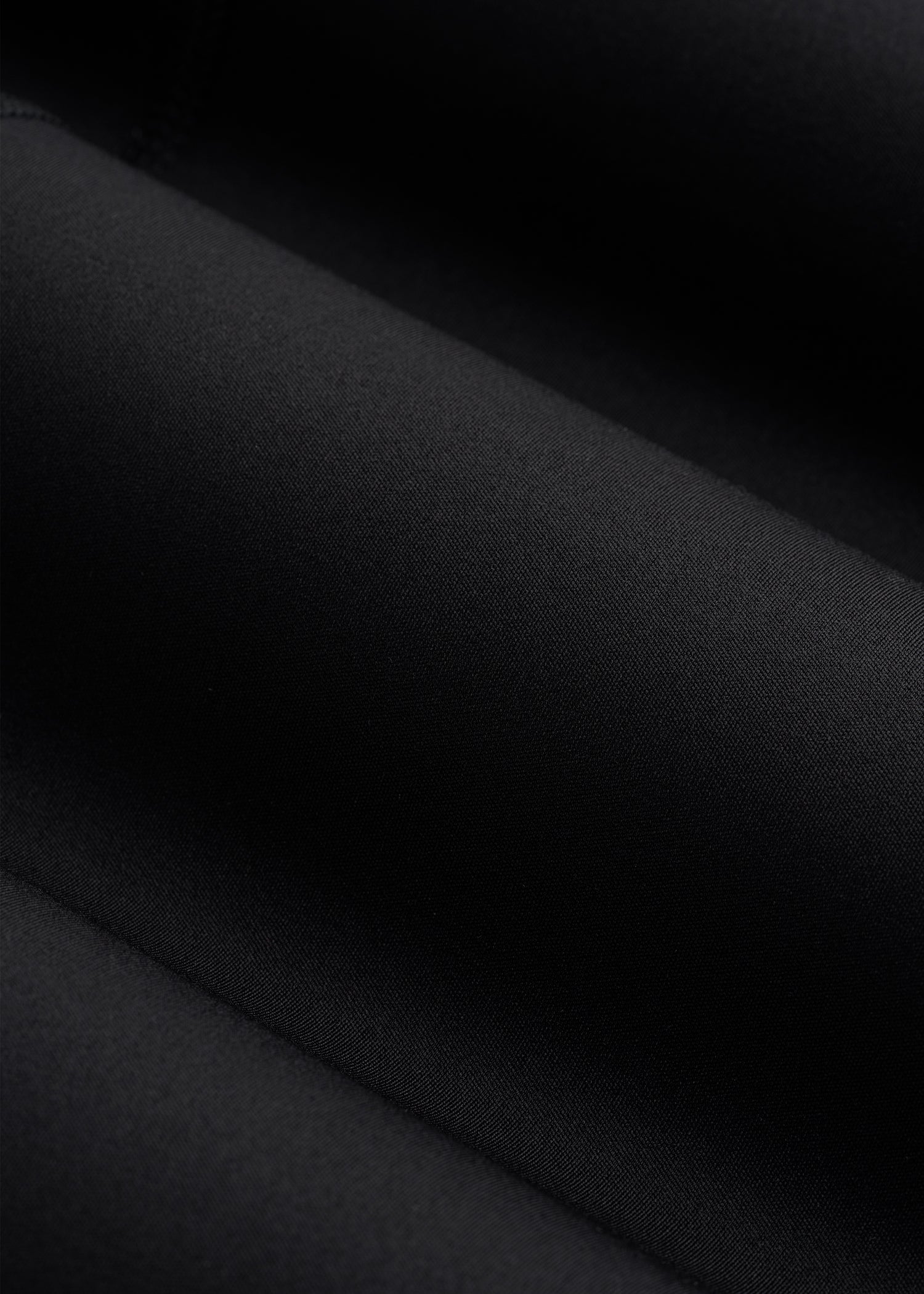 Fitted Hybrid Shorts for Tall Women in Deep Black