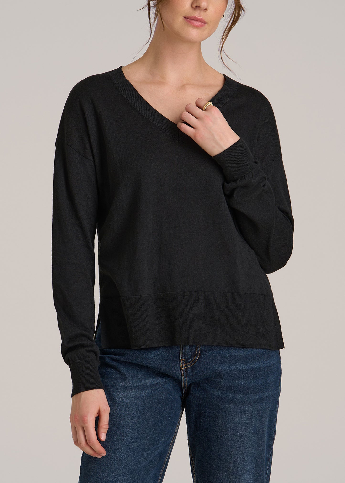 Linen Blend Split Hem V-Neck Sweater for Tall Women in Black