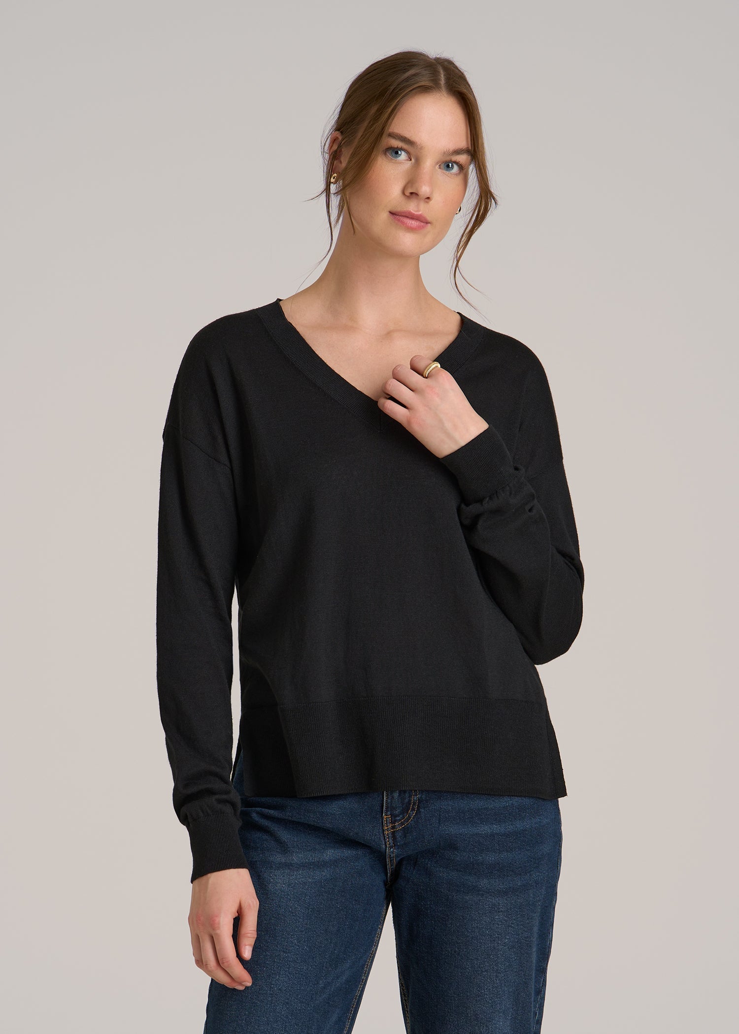 Linen Blend Split Hem V-Neck Sweater for Tall Women in Black