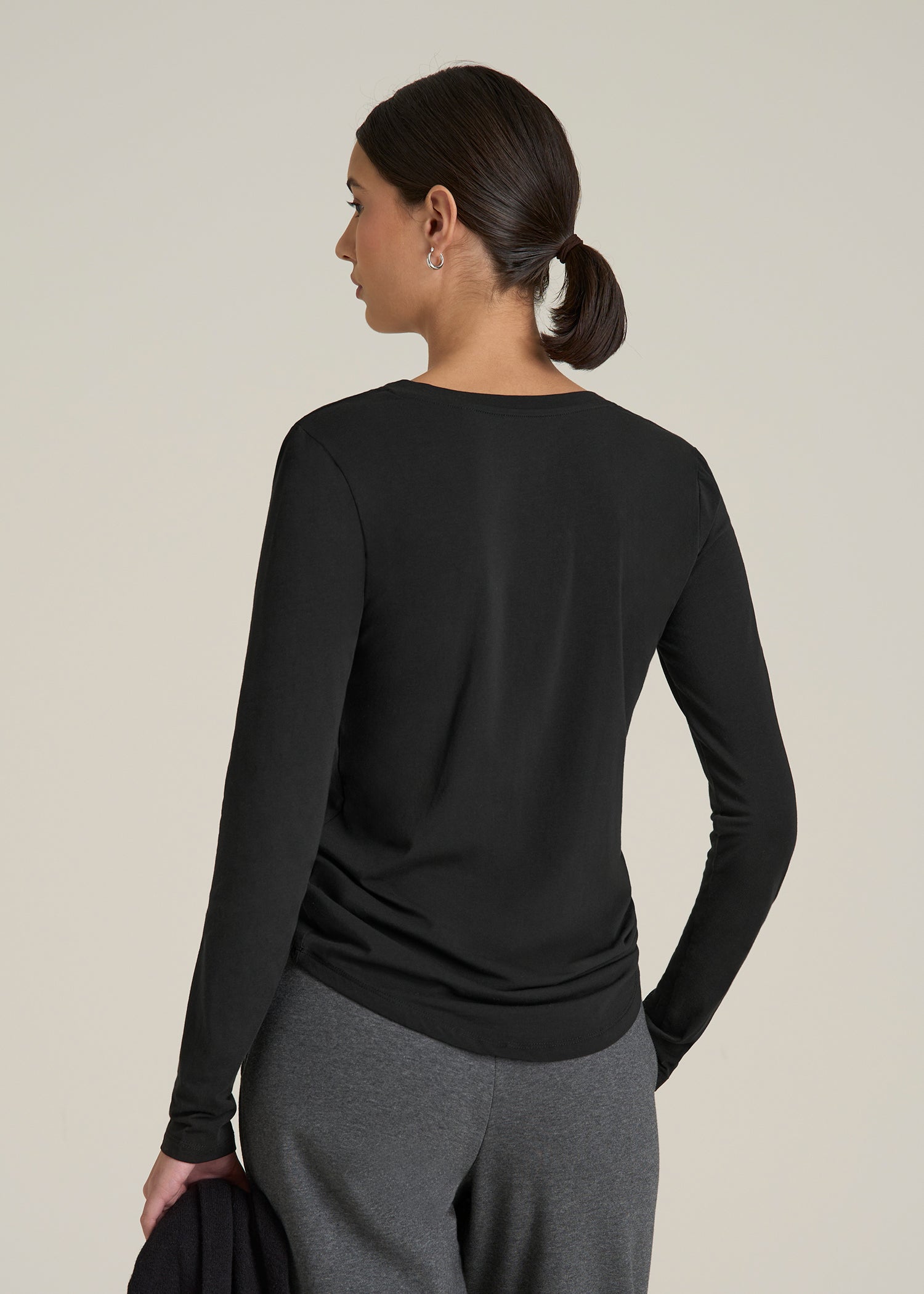 Long Sleeve Scoop V-Neck Tee Shirt for Tall Women in Black