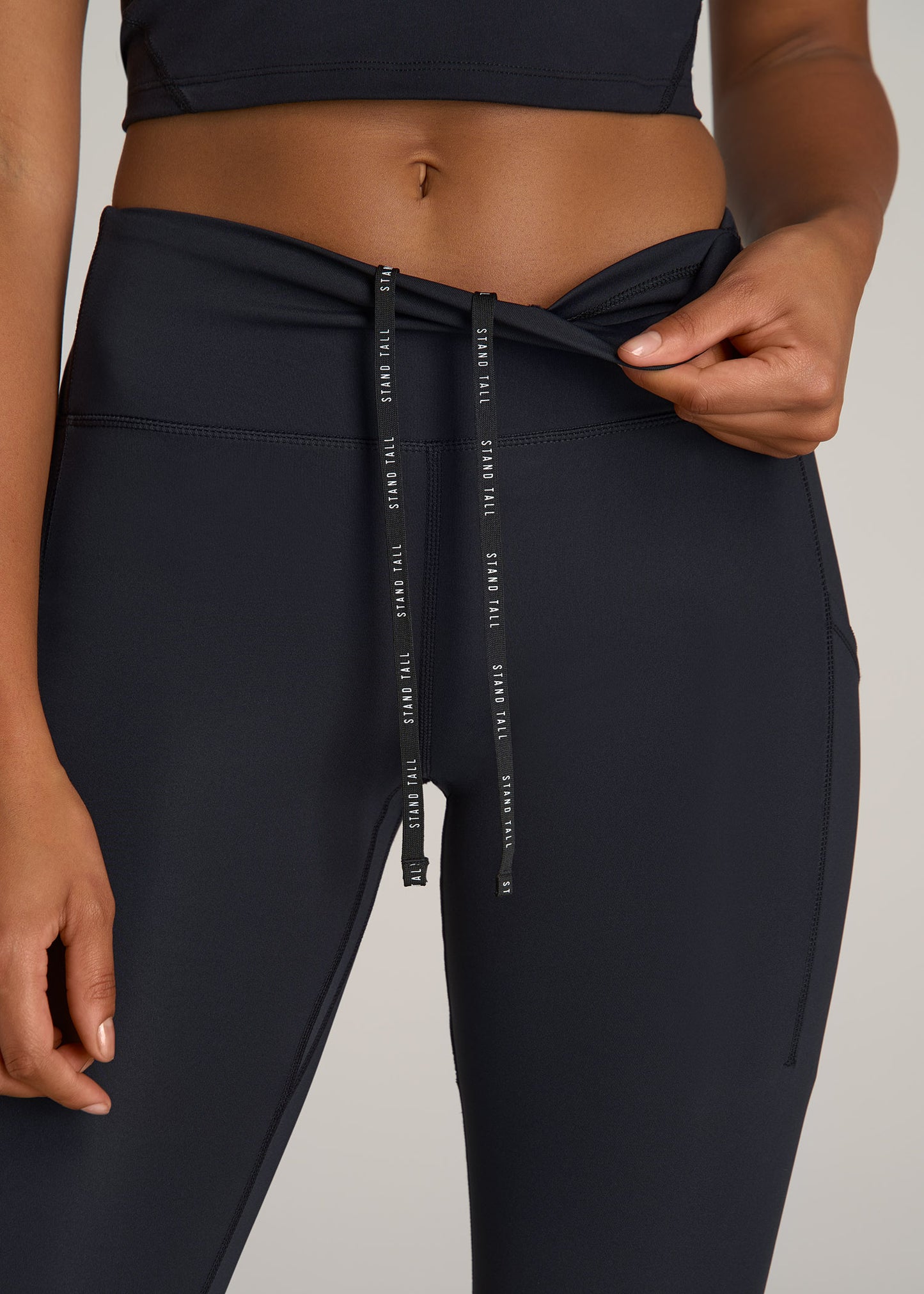 HUE Zip High-Waist Capri Leggings (Black, S) 