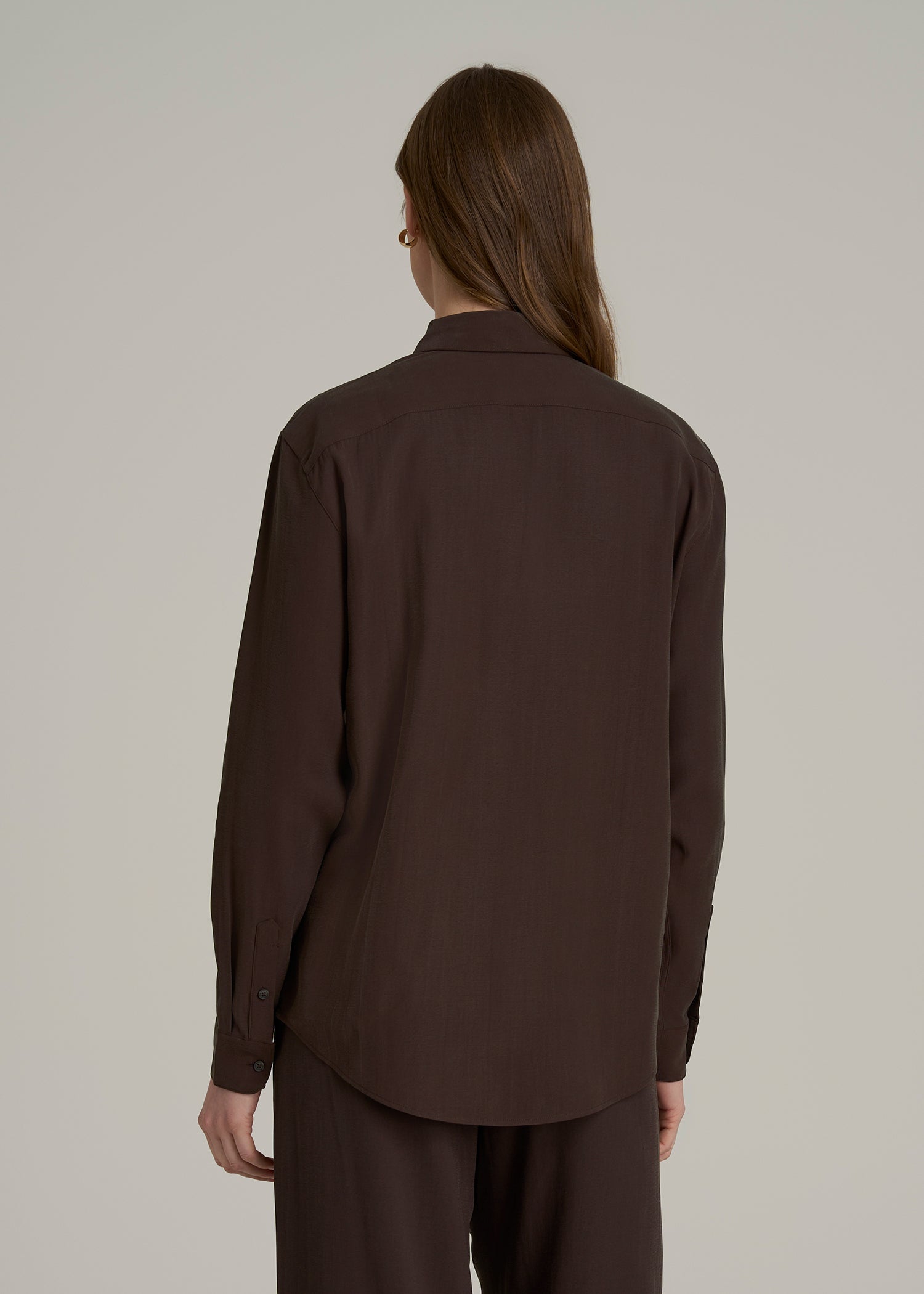 Relaxed Button-Up Single-Pocket Blouse for Tall Women in Espresso