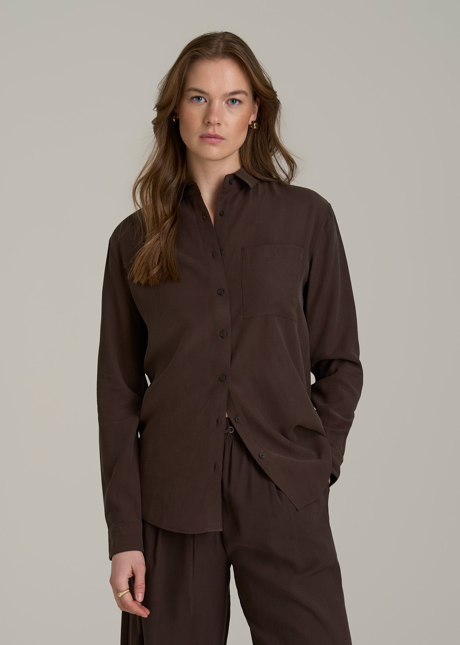 Relaxed Button-Up Single-Pocket Blouse for Tall Women in Espresso
