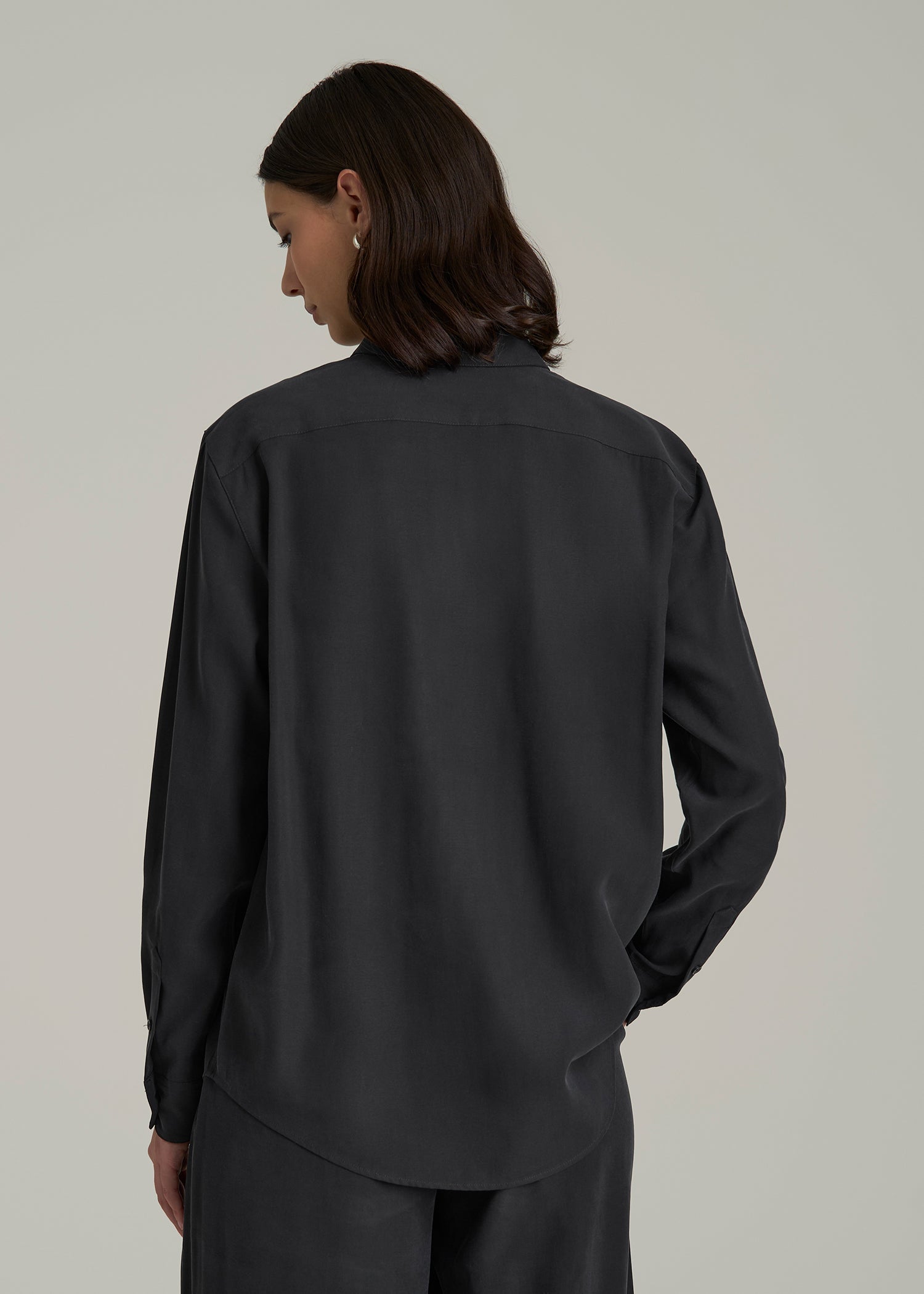 Relaxed Button-Up Single-Pocket Blouse for Tall Women in Vintage Black