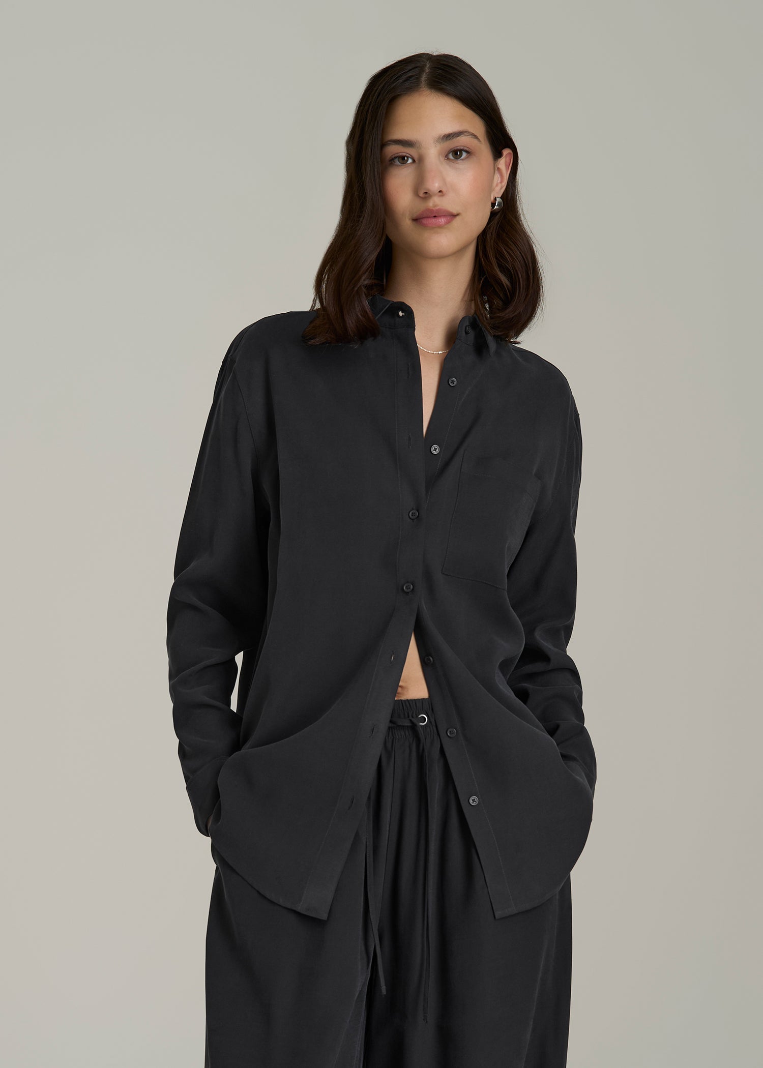 Relaxed Button-Up Single-Pocket Blouse for Tall Women in Vintage Black