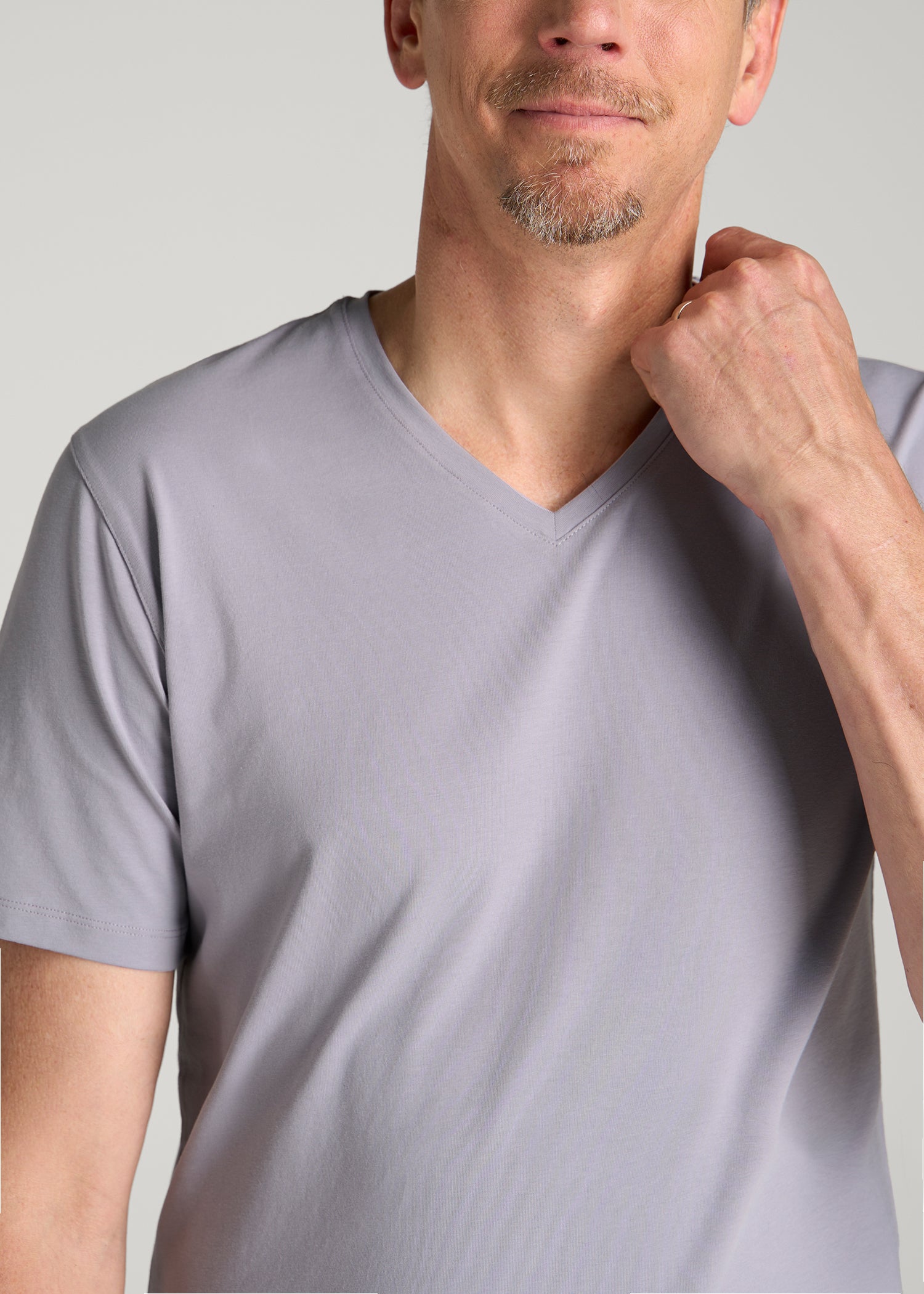The Essential Slim Fit V-Neck Tee for Tall Men in Dusty Lilac