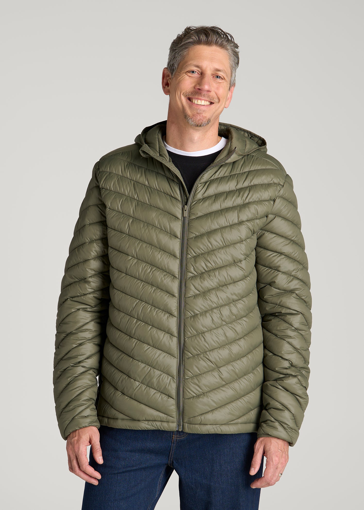 Packable Puffer Jacket for Tall Men in Olive