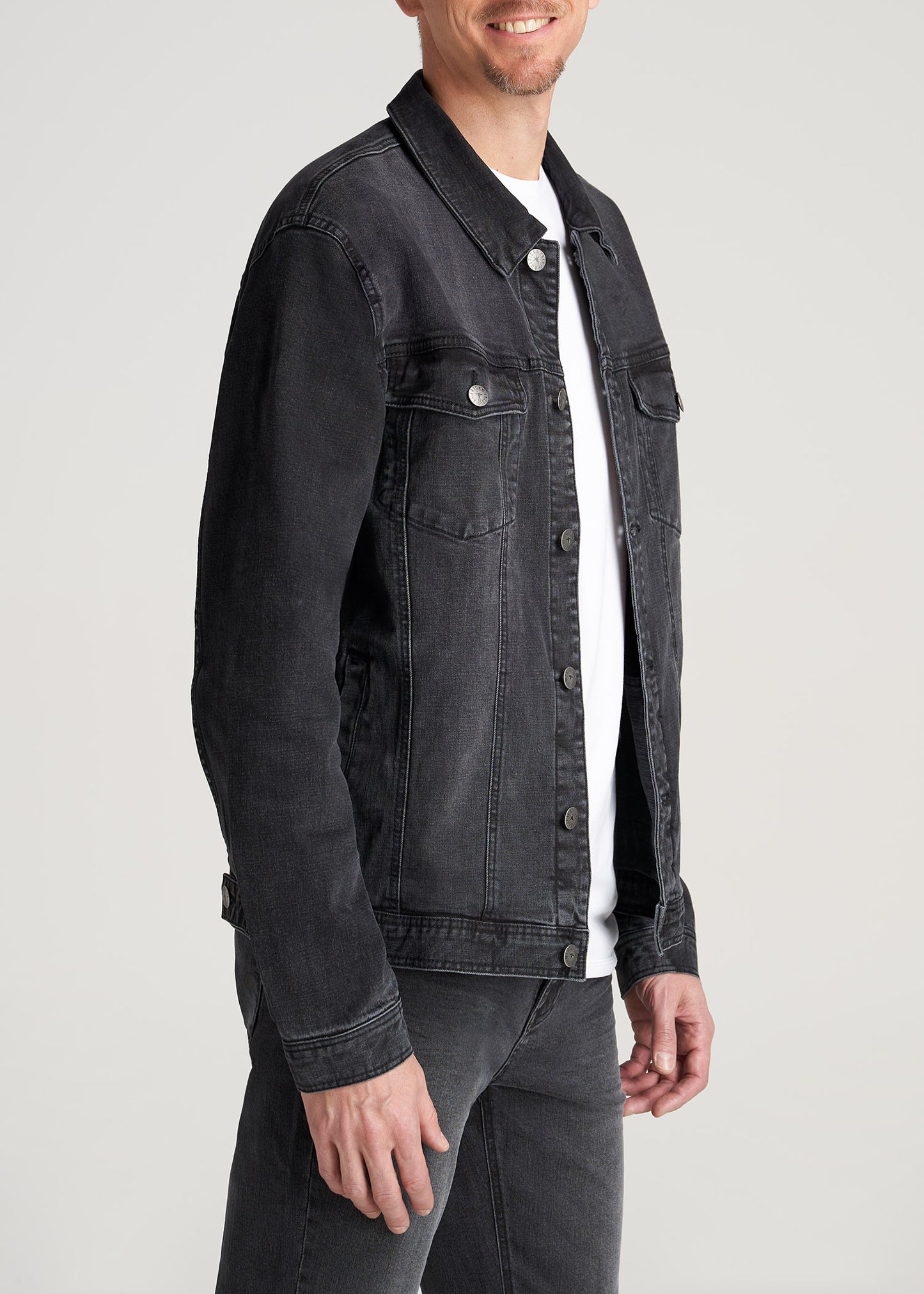 Men's Tall Denim Trucker Jacket in Washed Black M / Extra Tall / Washed Black