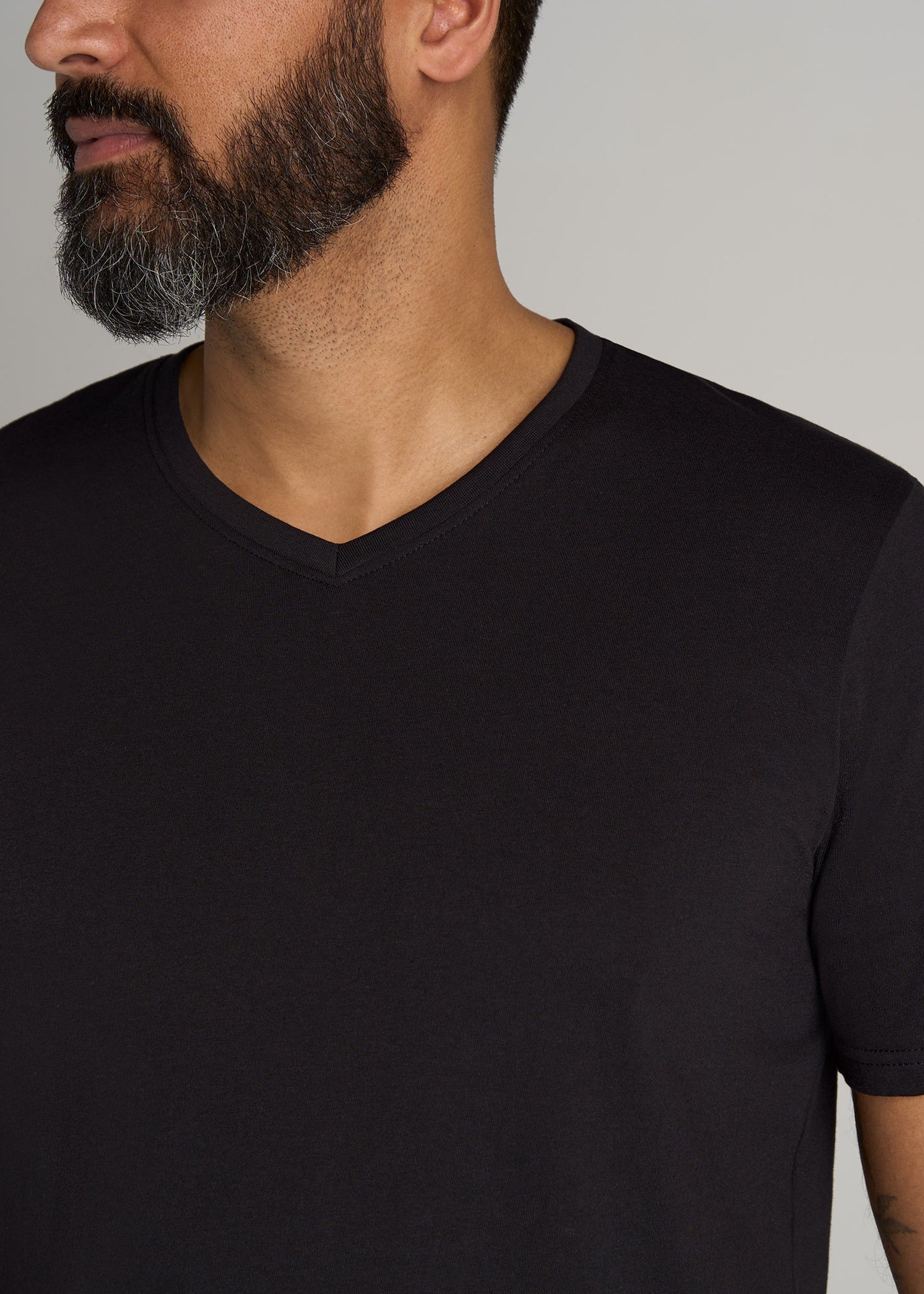       American-Tall-Men-Everyday-REGULAR-FIT-V-Neck-T-Shirt-Black-detail