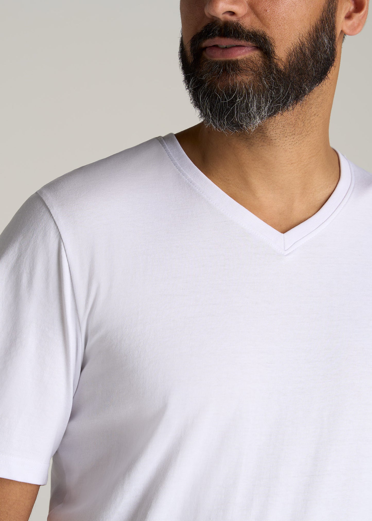    American-Tall-Men-Everyday-REGULAR-FIT-V-Neck-T-Shirt-White-detail