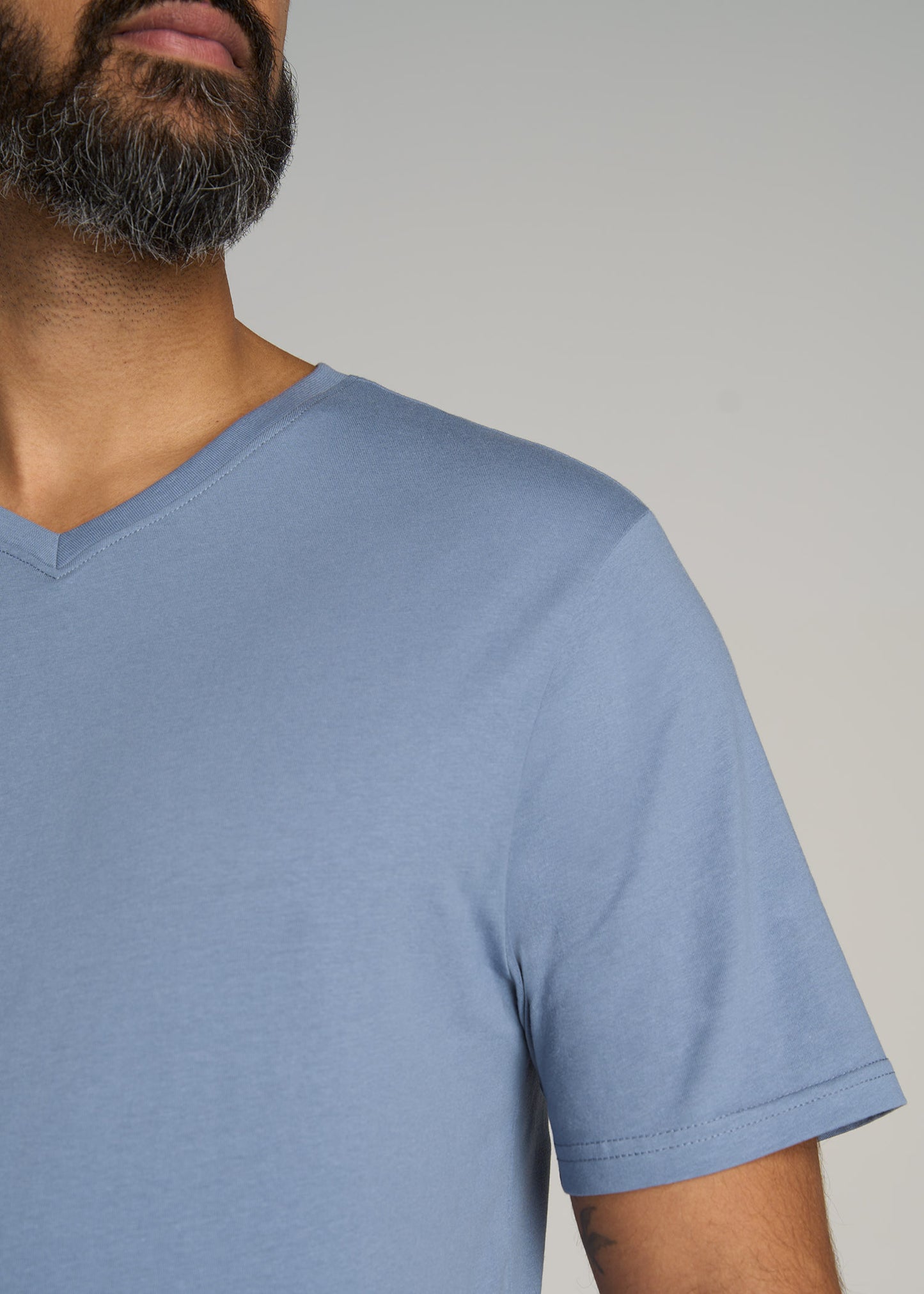       American-Tall-Men-Everyday-REGULAR-FIT-V-Neck-Tall-T-Shirt-Chambray-Blue-detail