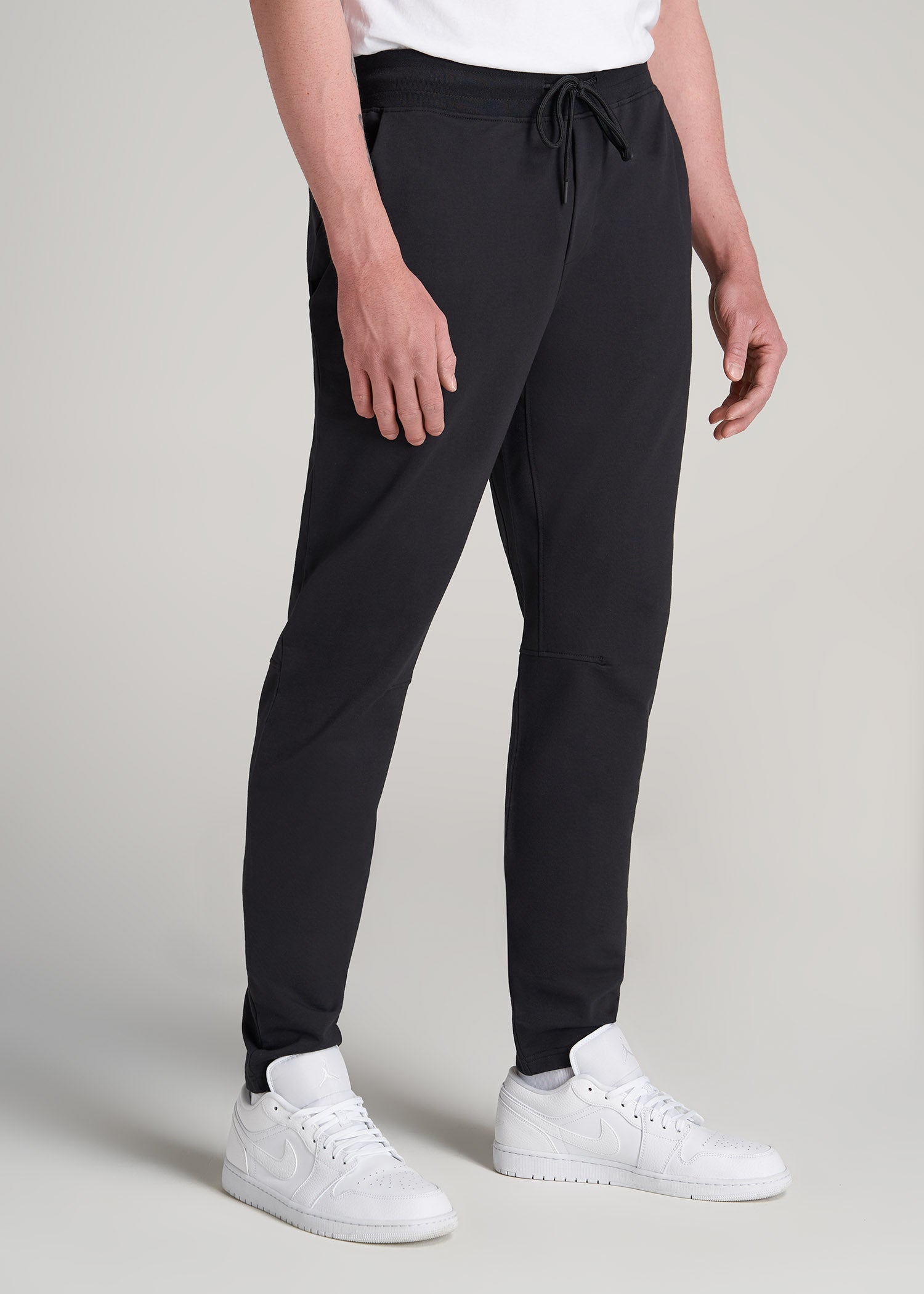 https://americantall.com/cdn/shop/products/American-Tall-Men-Performance-Tapered-French-Terry-Sweatpants-Black-side_1946x.jpg?v=1652301557