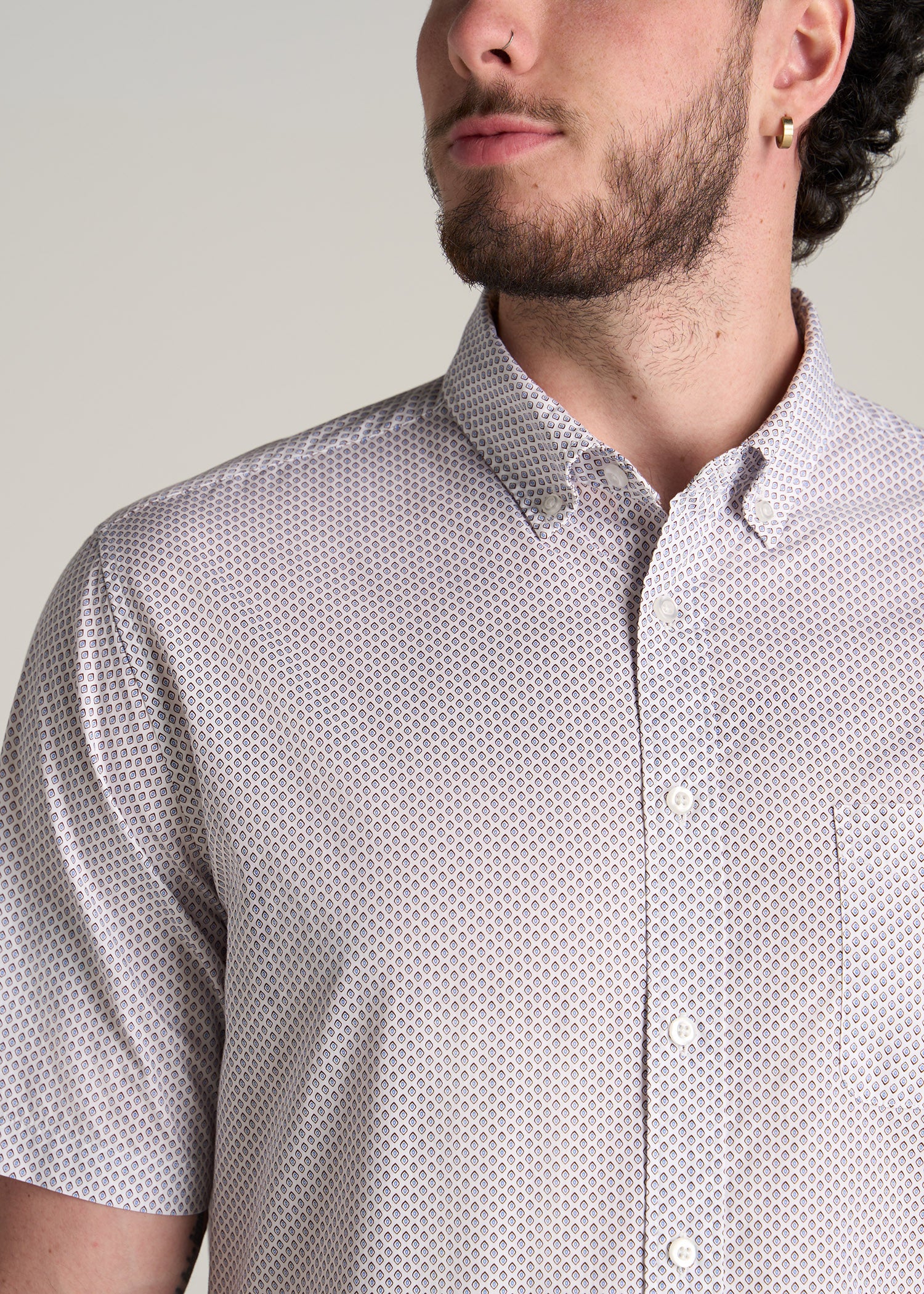         American-Tall-Men-Short-Sleeve-Button-Shirt-Brown-Blue-Diamond-Print-detail