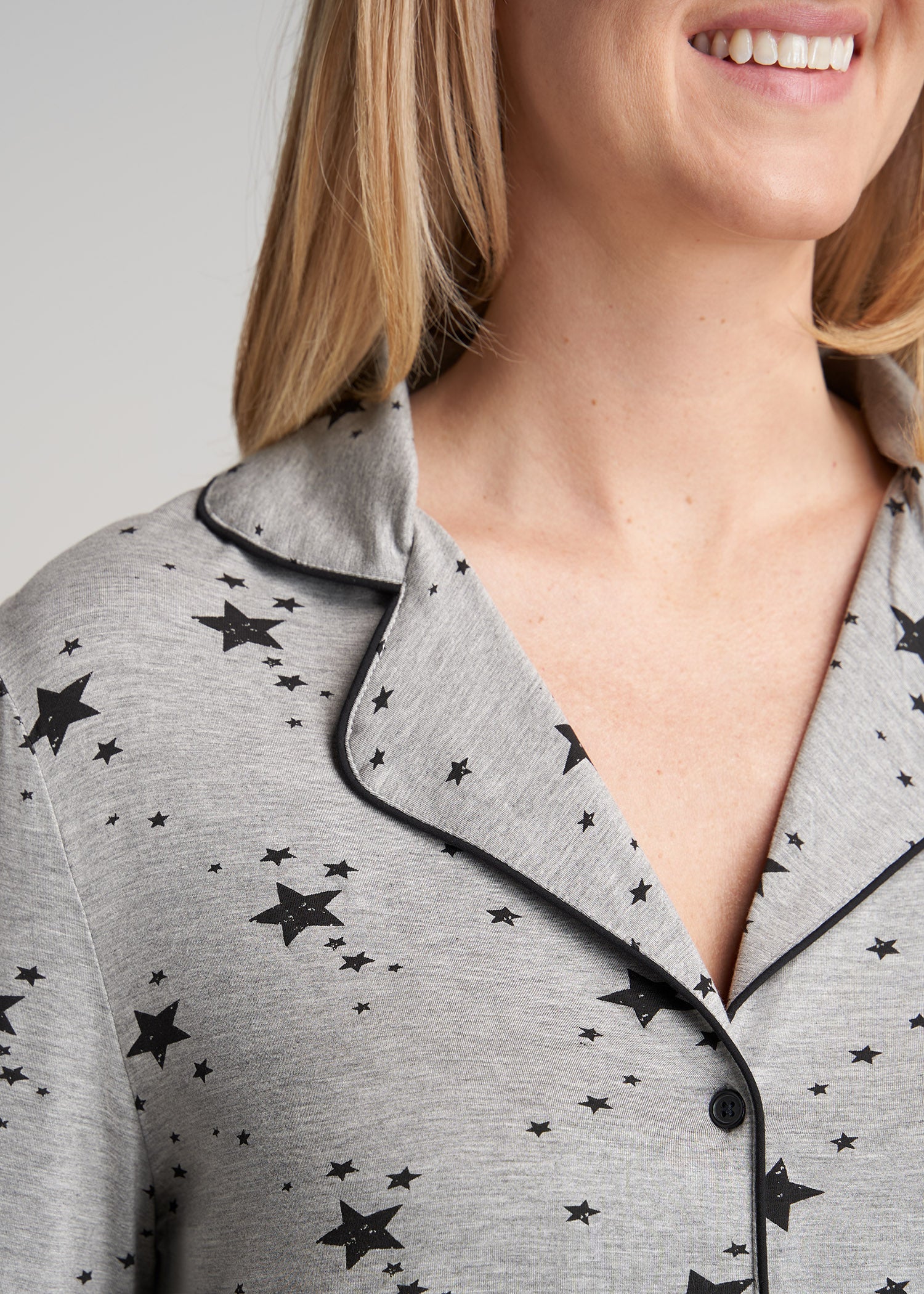    American-Tall-Women-LongSleeve-PajamaSet-GreyBlackStarPrint-detail