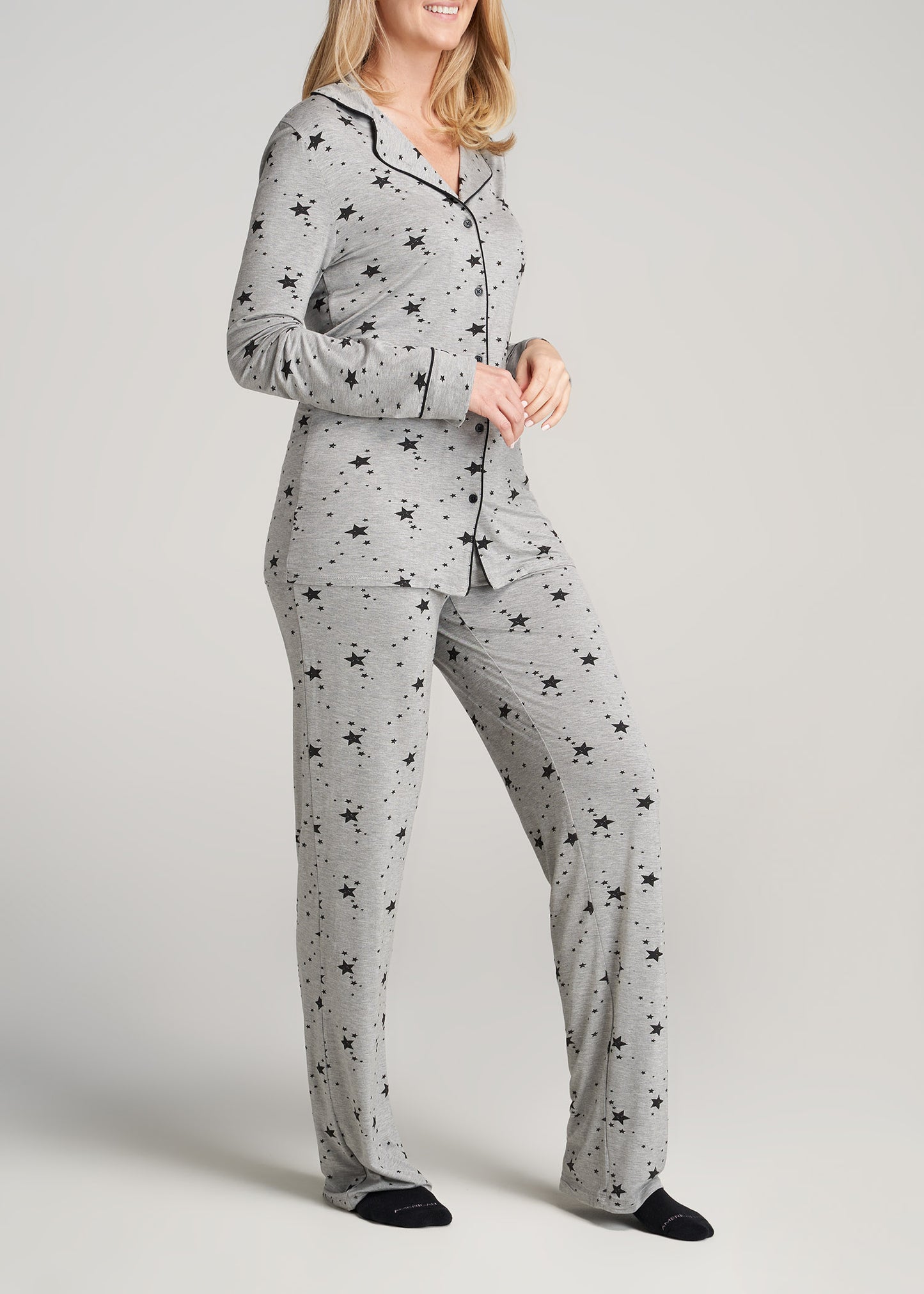     American-Tall-Women-LongSleeve-PajamaSet-GreyBlackStarPrint-side