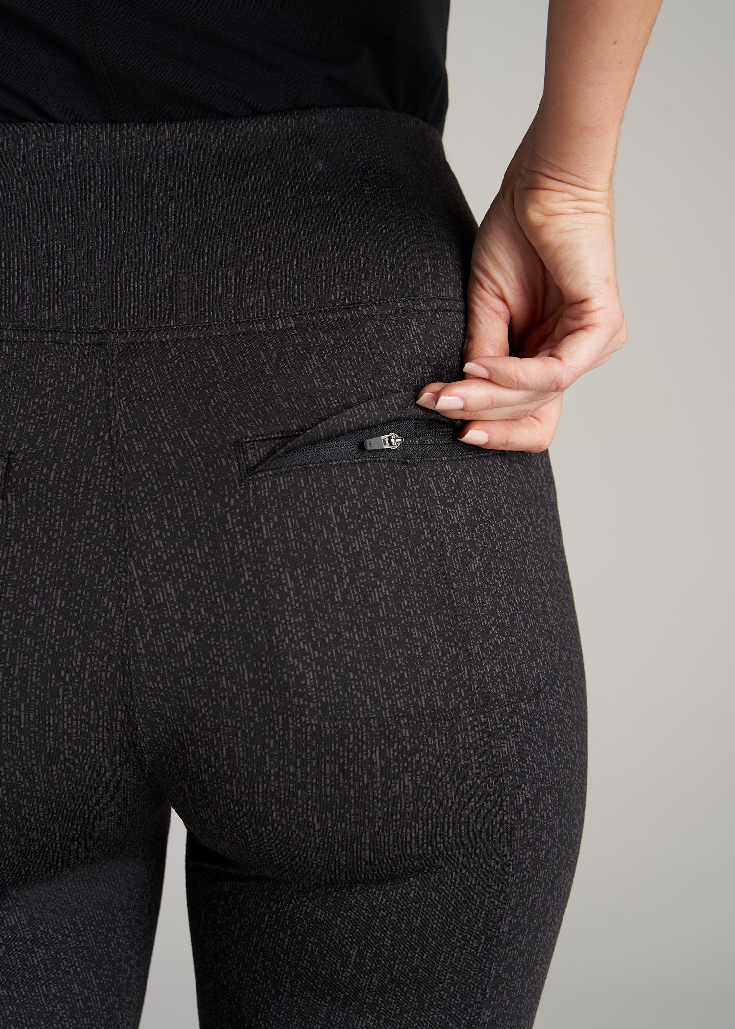 48 Wholesale Women Fashion Leggings With Back Pocket Design
